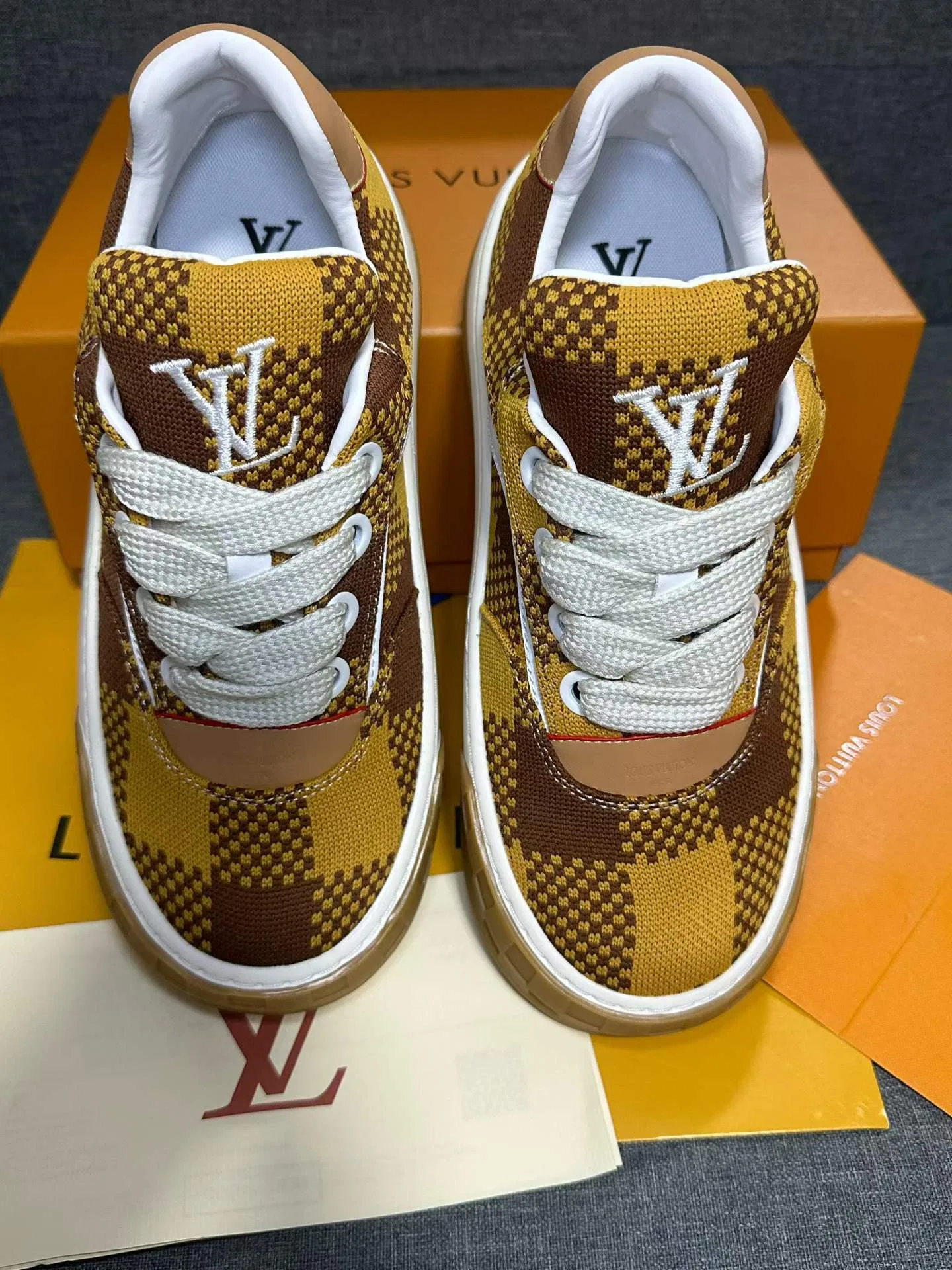 LV 27FW AKUCGHD 039 스니커즈 21