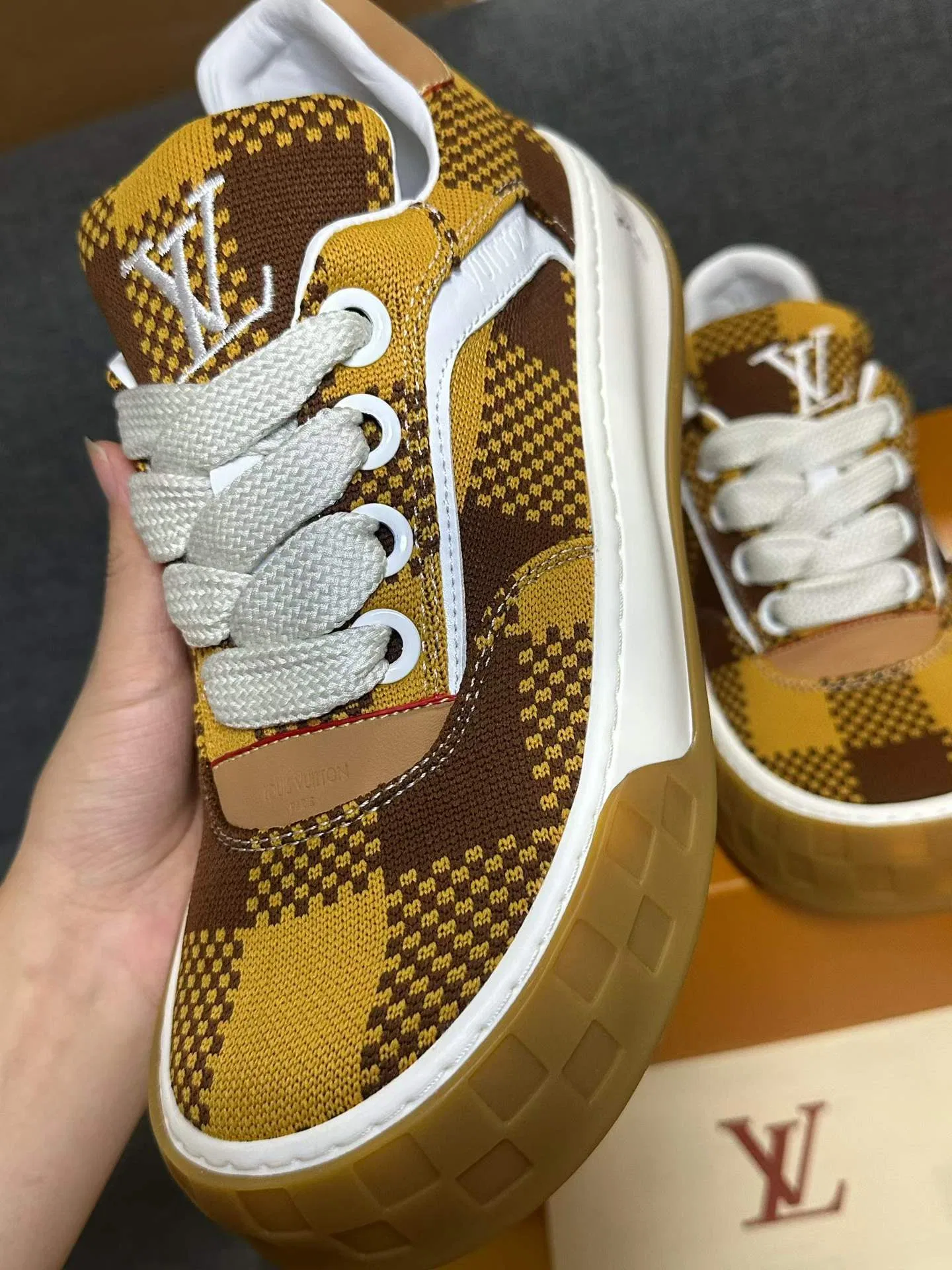 LV 27FW AKUCGHD 039 스니커즈 23