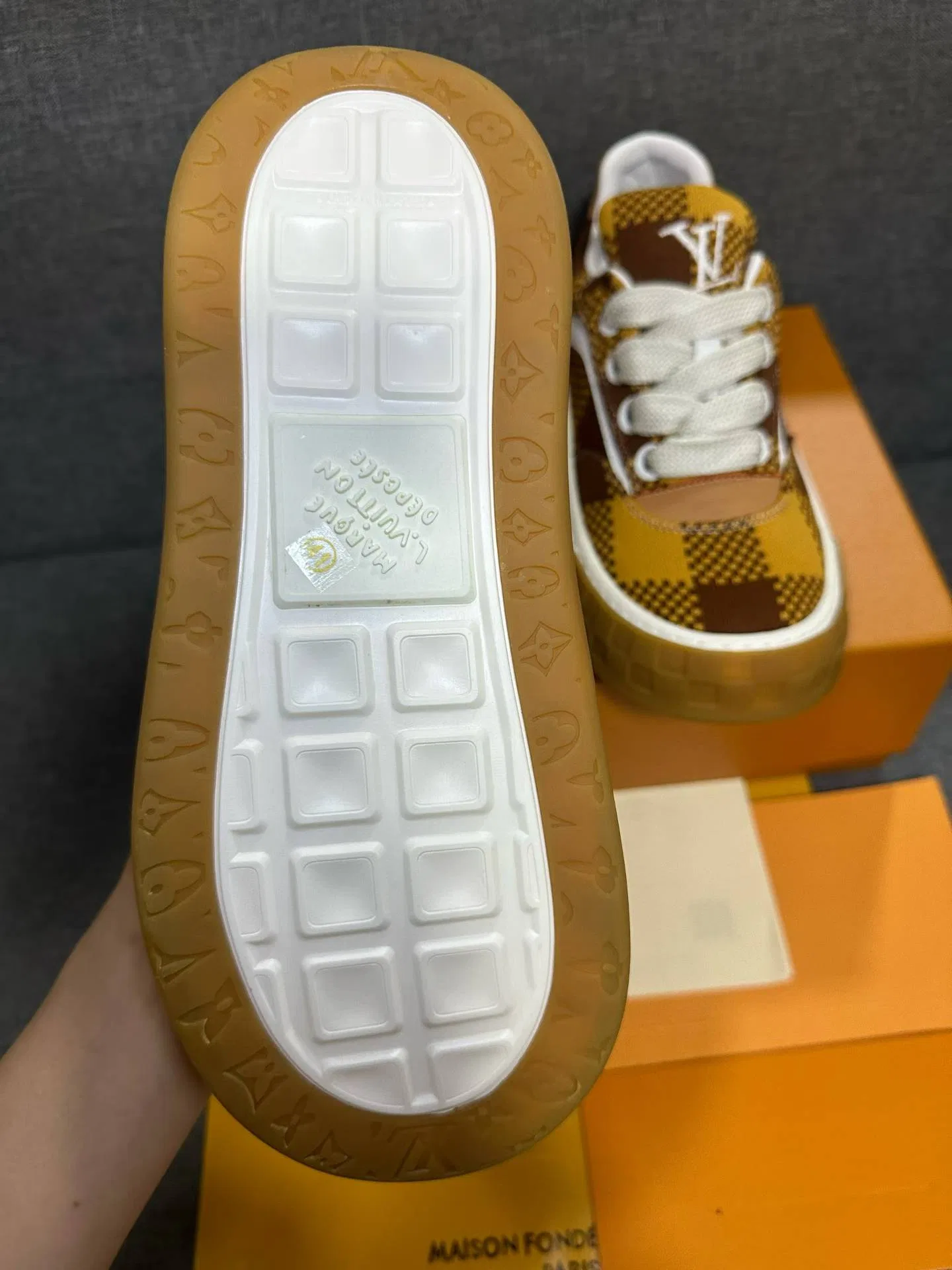 LV 27FW AKUCGHD 039 스니커즈 24