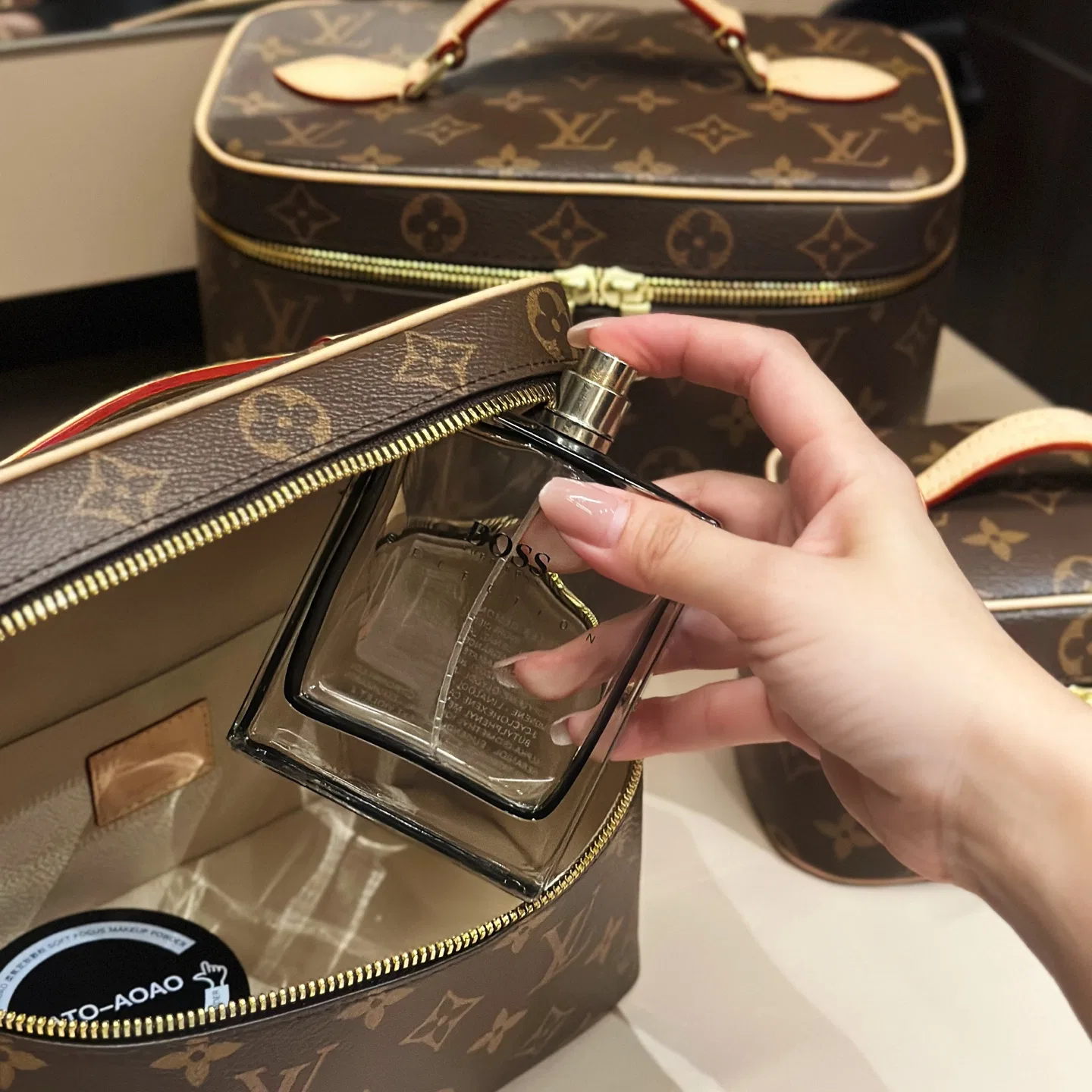LV 27FW AKUCGHD 042 파우치 10
