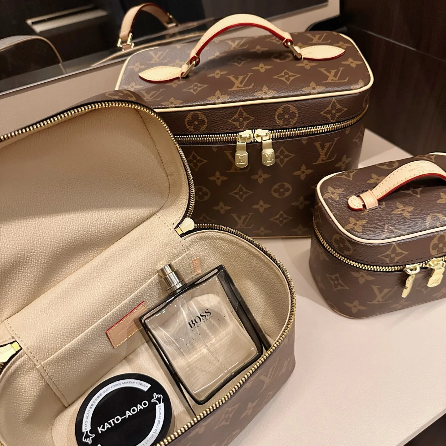 LV 27FW AKUCGHD 042 파우치 11