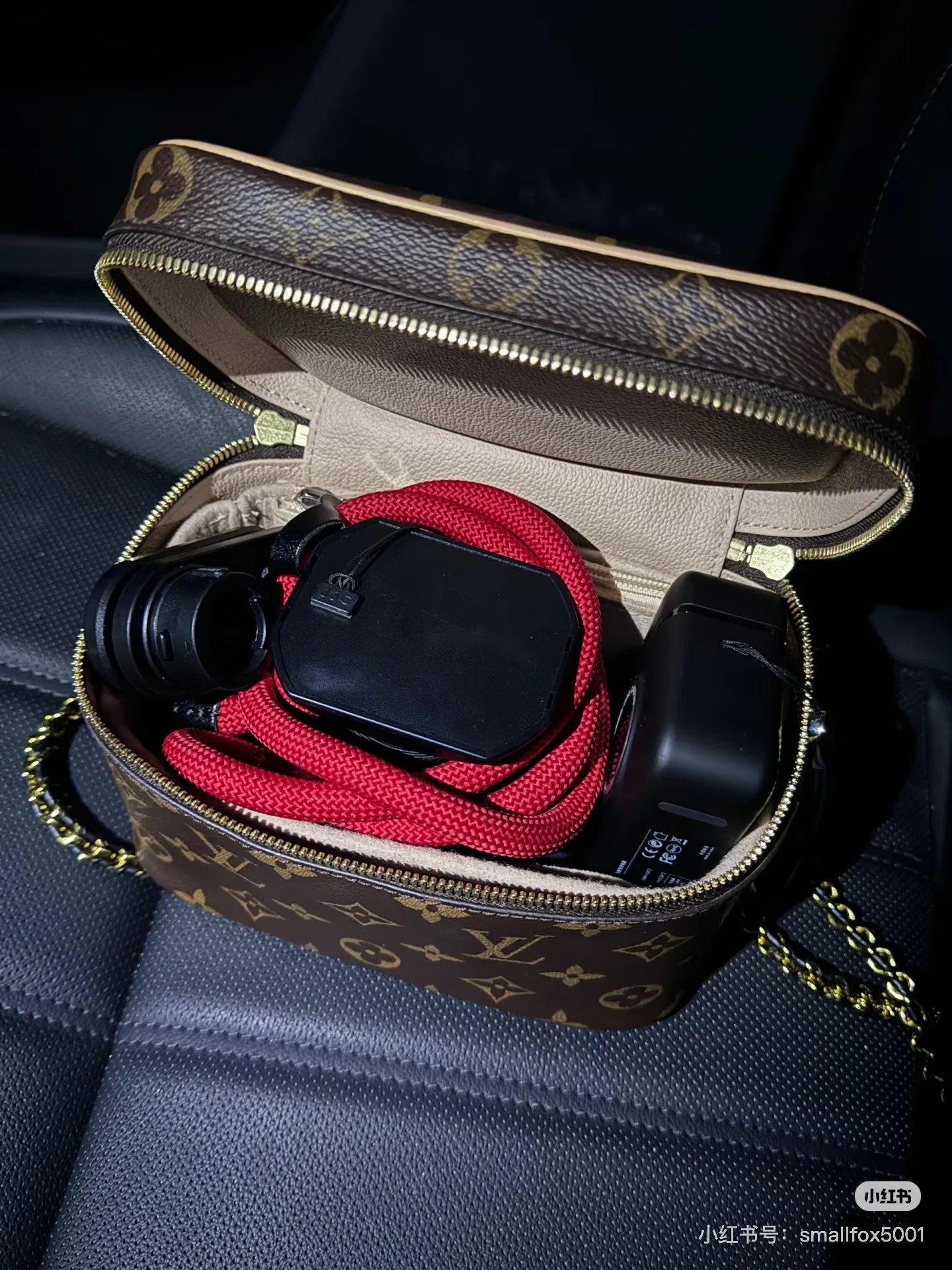 LV 27FW AKUCGHD 042 파우치 19