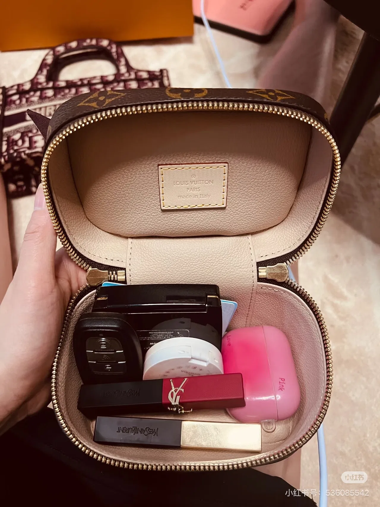 LV 27FW AKUCGHD 042 파우치 22
