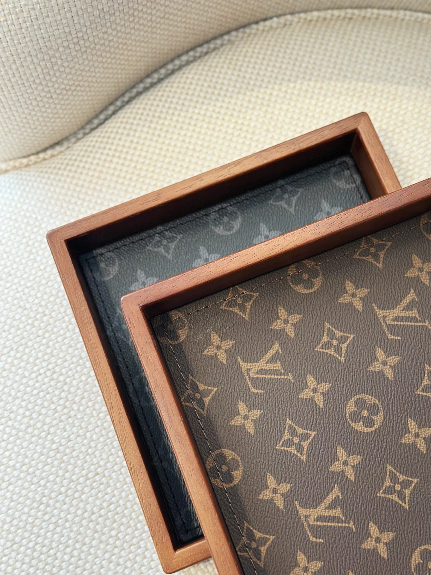 LV 27FW AKUCGHD 043 트레이 12