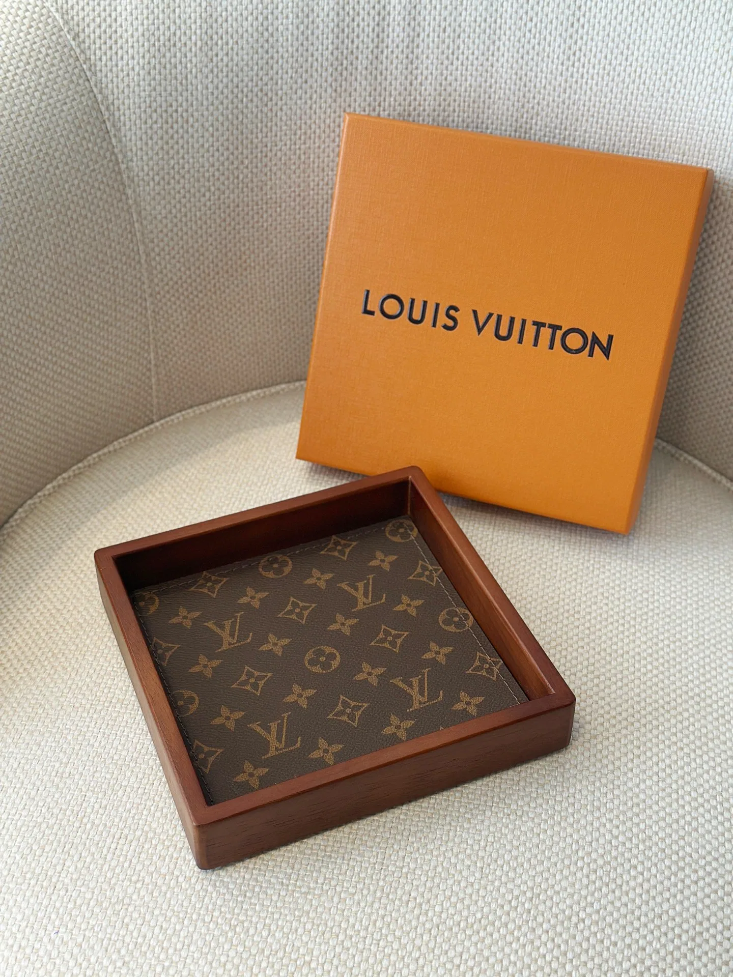 LV 27FW AKUCGHD 043 트레이 14