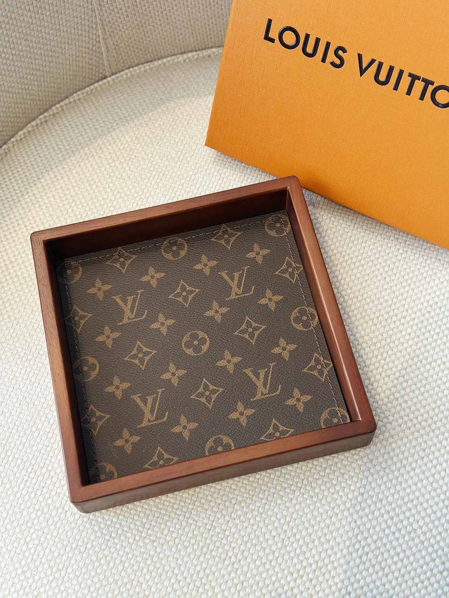 LV 27FW AKUCGHD 043 트레이 16