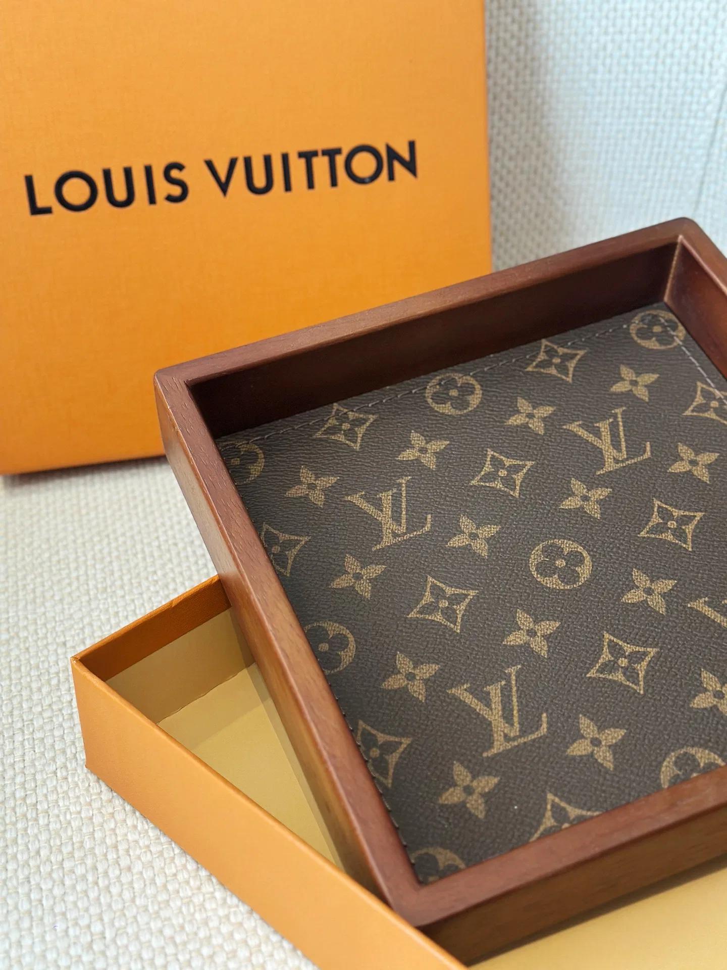 LV 27FW AKUCGHD 043 트레이 18