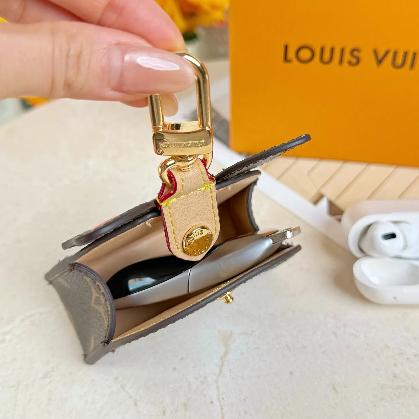 LV 27FW AKUCGHD 049 키링 9