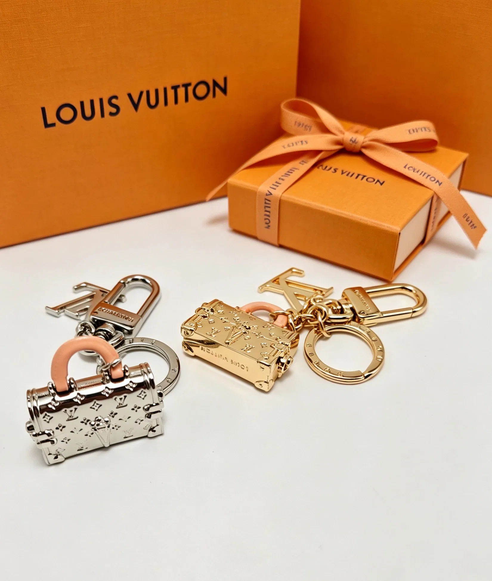 LV 27FW AKUCGHD 051 키링 7