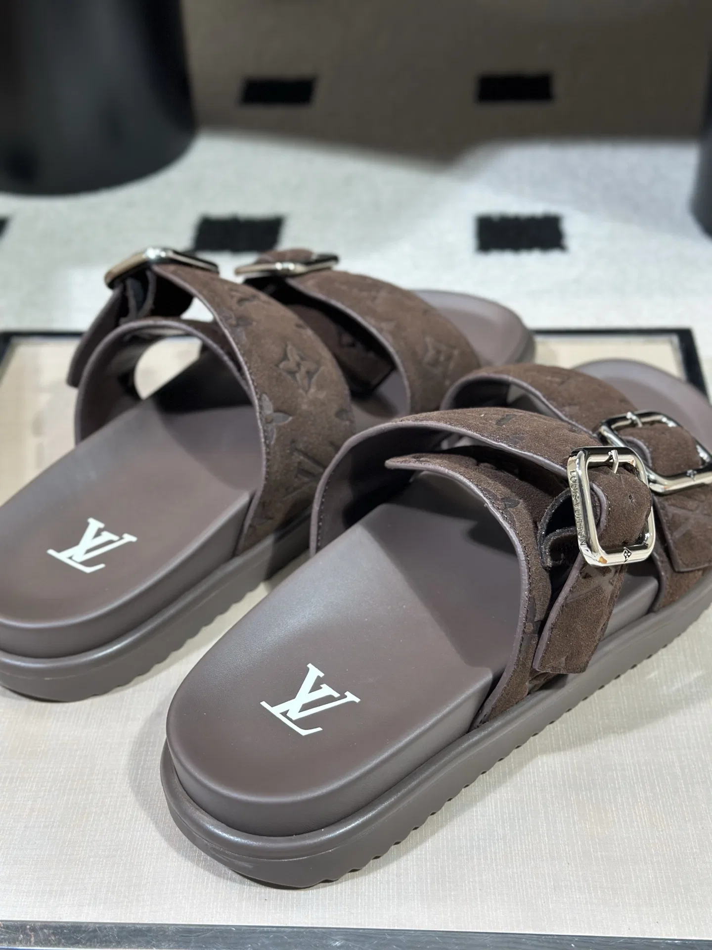 LV 27FW AKUCGHD 067 샌들 8