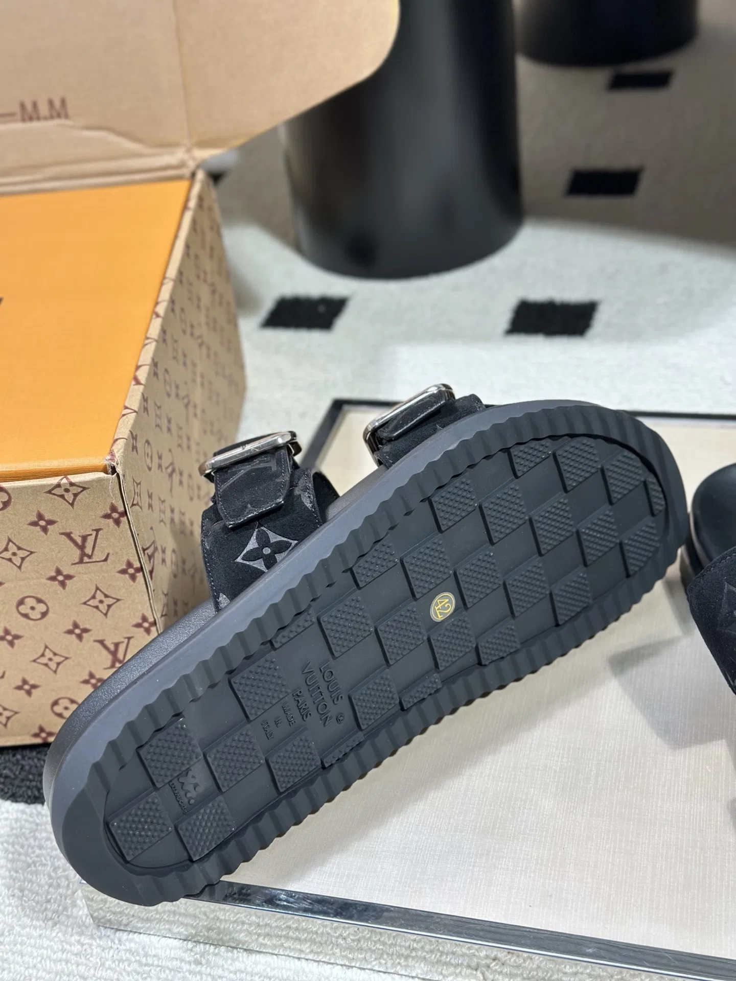 LV 27FW AKUCGHD 067 샌들 18