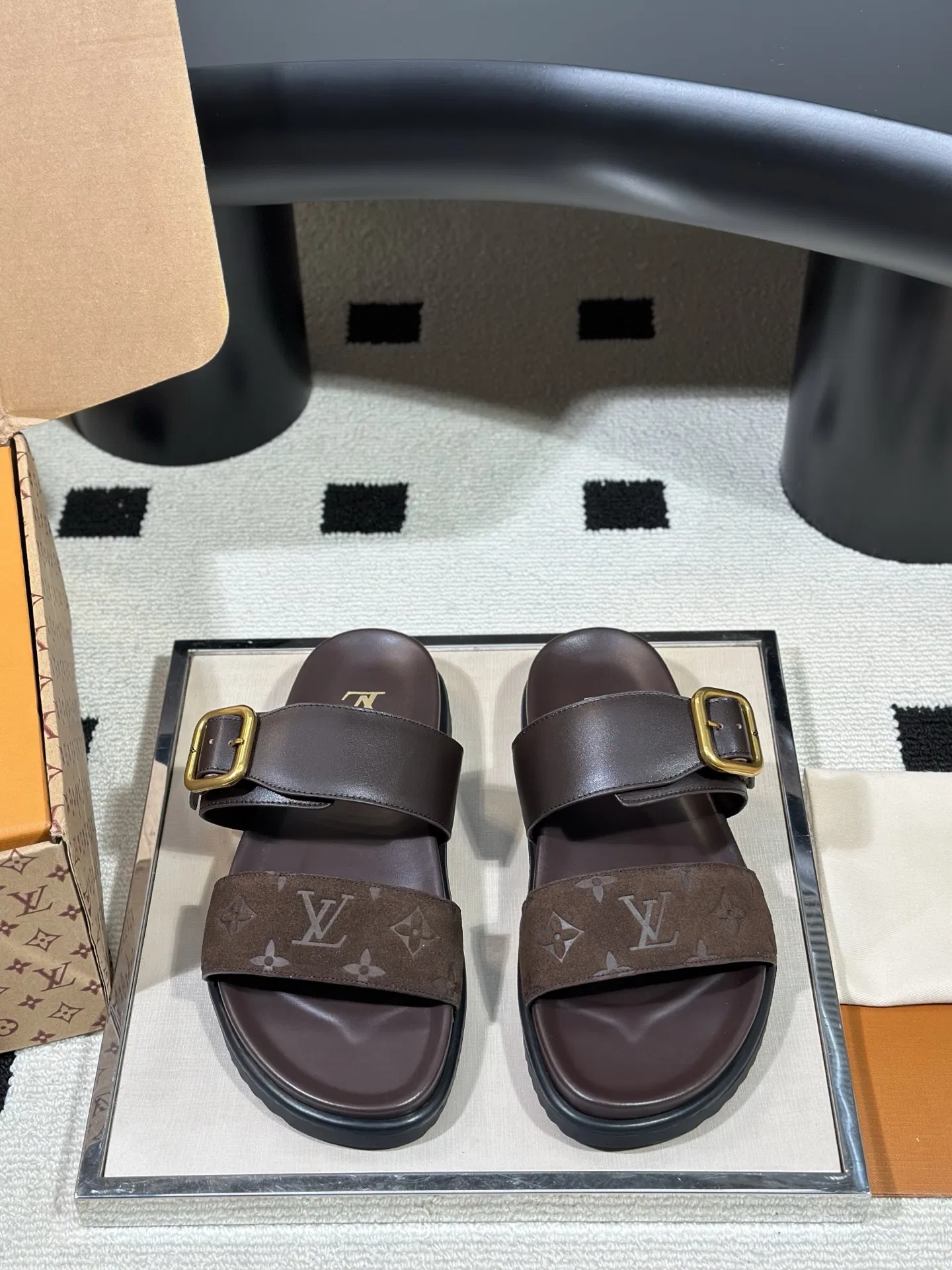 LV 27FW AKUCGHD 067 샌들 20