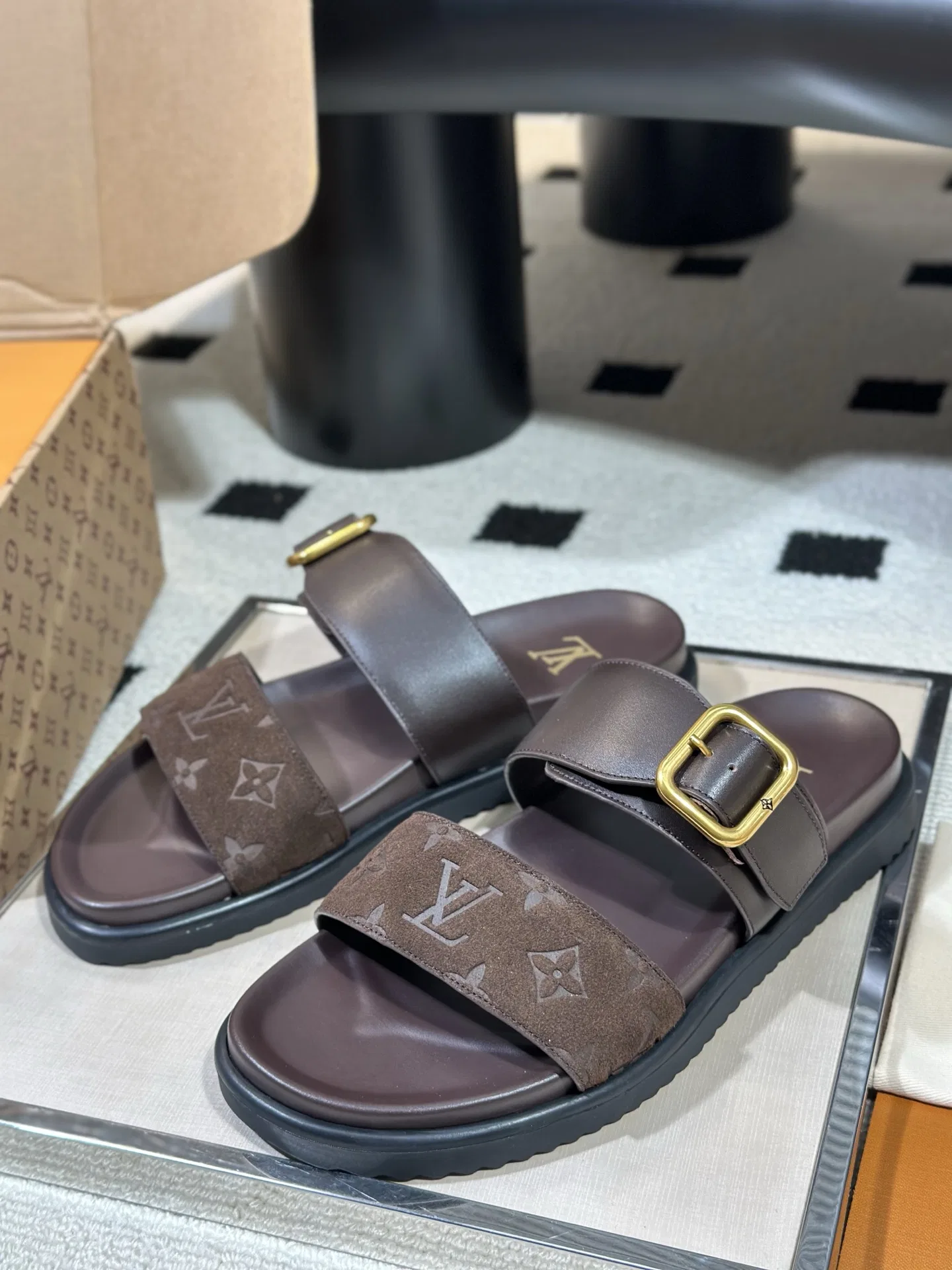 LV 27FW AKUCGHD 067 샌들 21