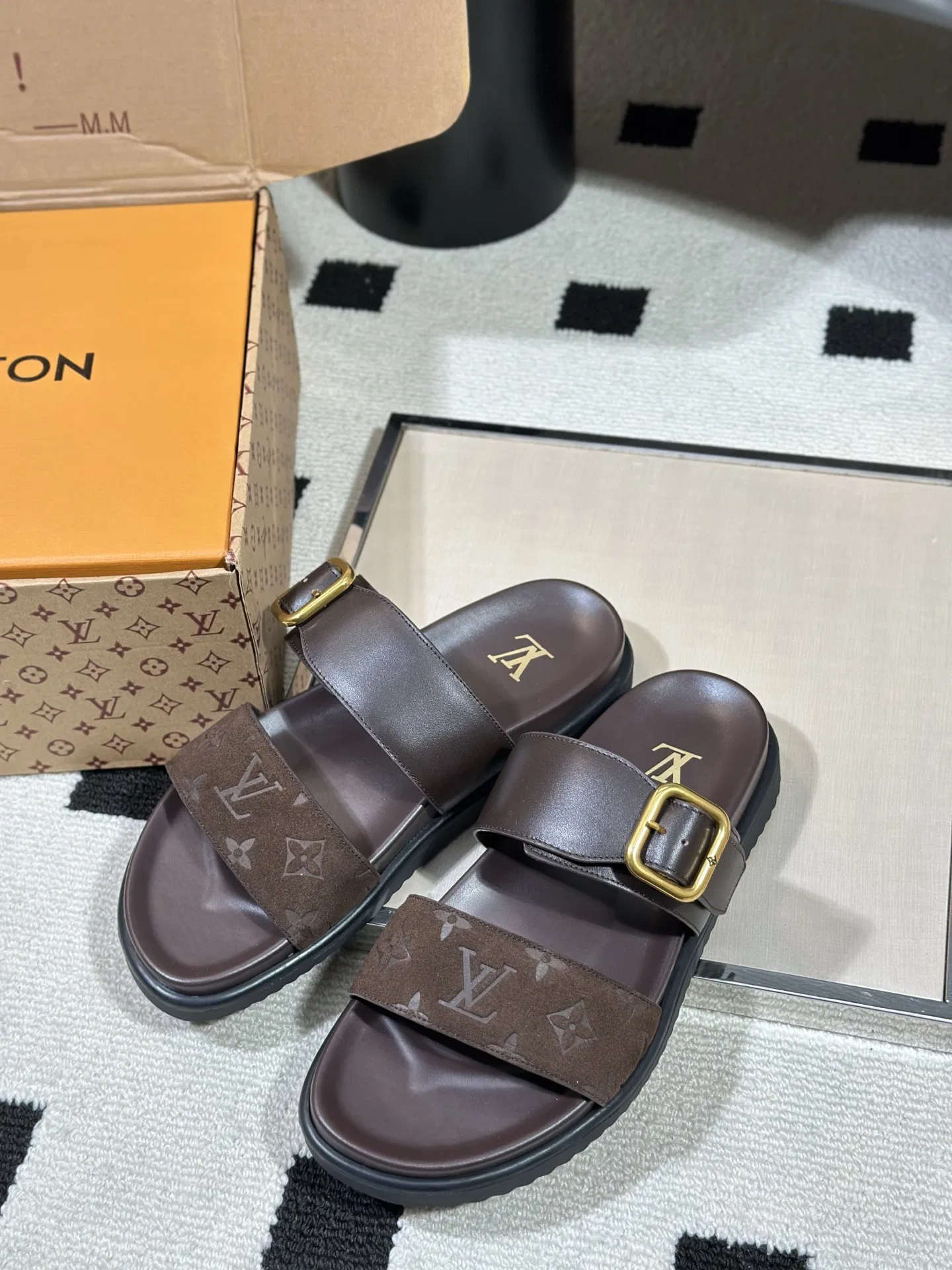 LV 27FW AKUCGHD 067 샌들 22