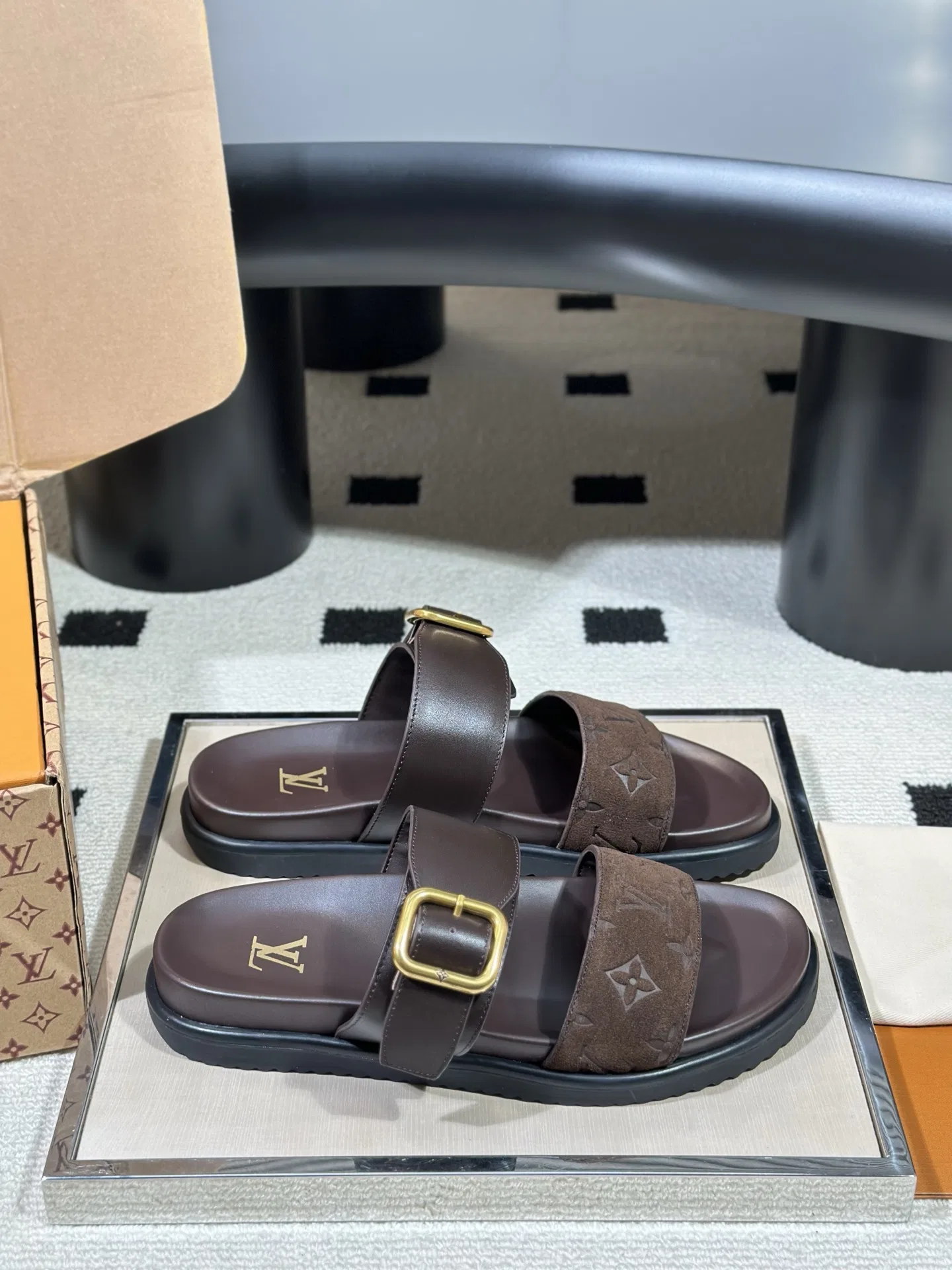 LV 27FW AKUCGHD 067 샌들 23