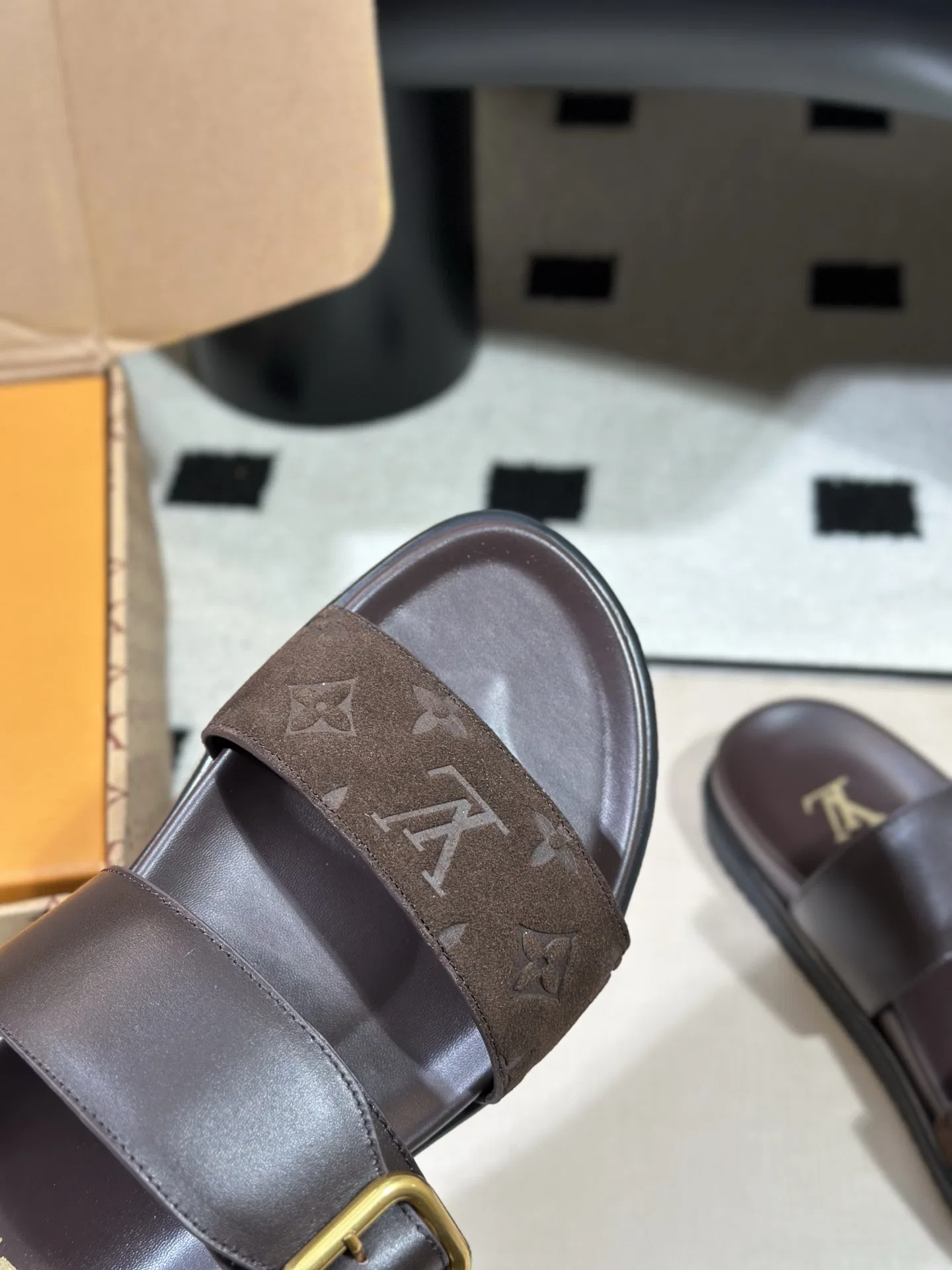 LV 27FW AKUCGHD 067 샌들 25