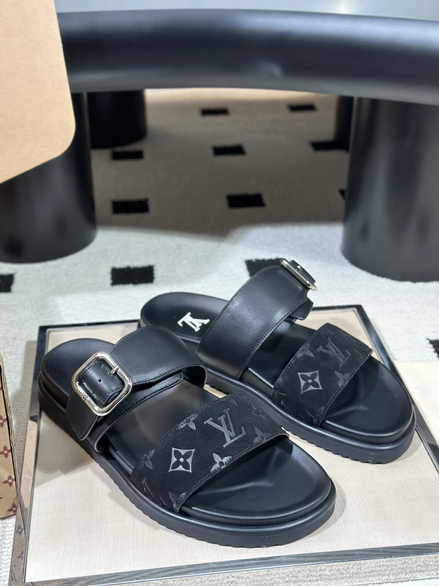 LV 27FW AKUCGHD 067 샌들 28