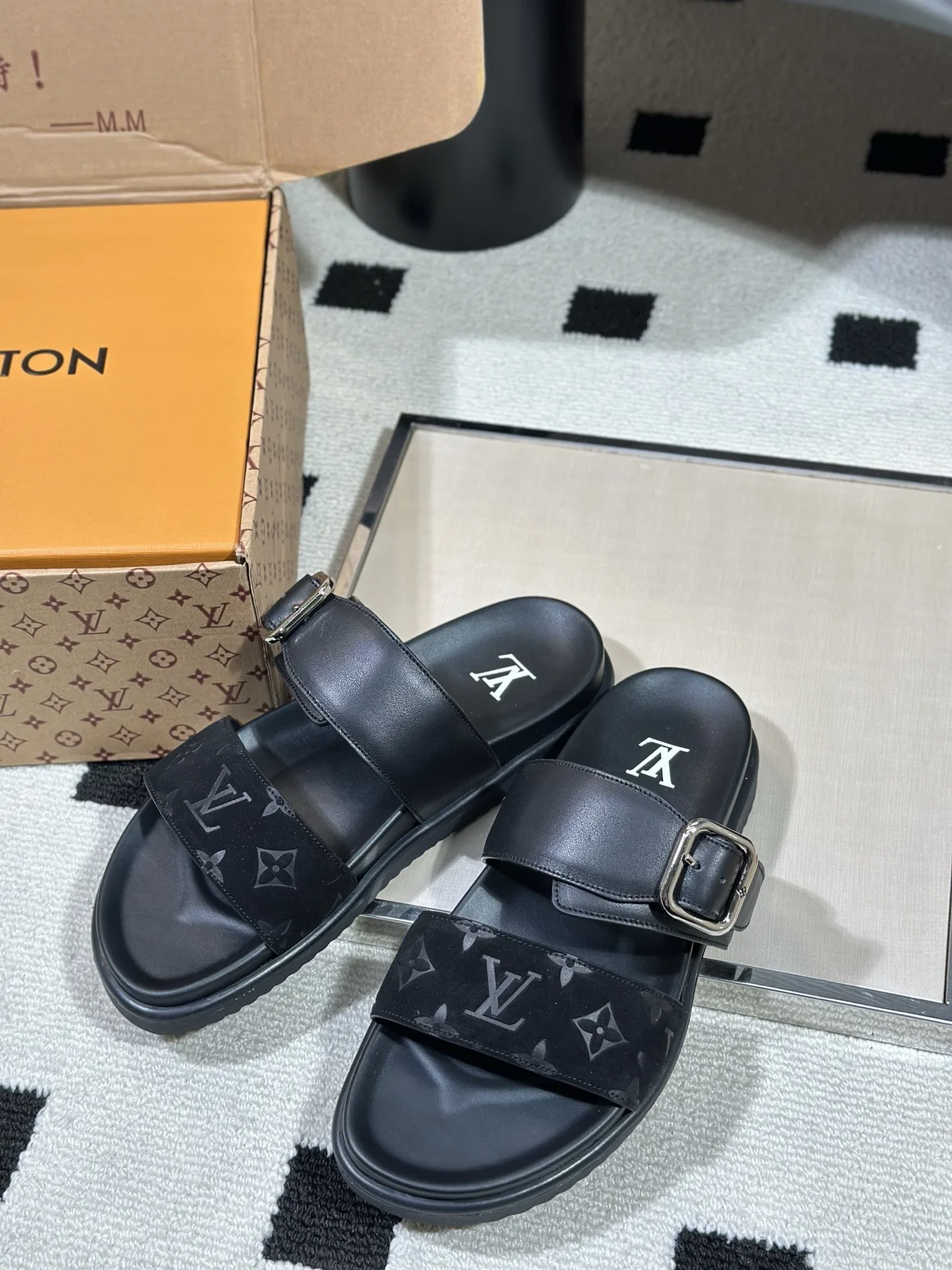 LV 27FW AKUCGHD 067 샌들 30