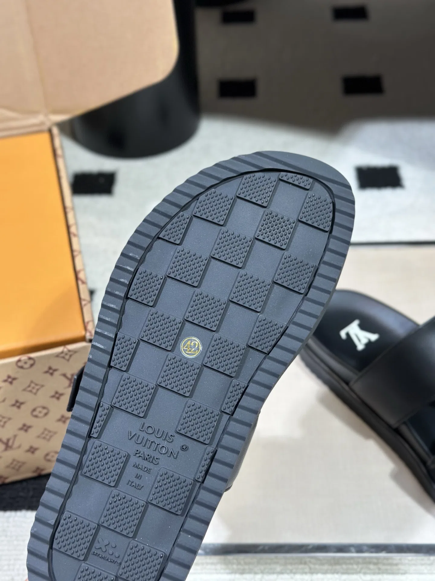 LV 27FW AKUCGHD 067 샌들 34