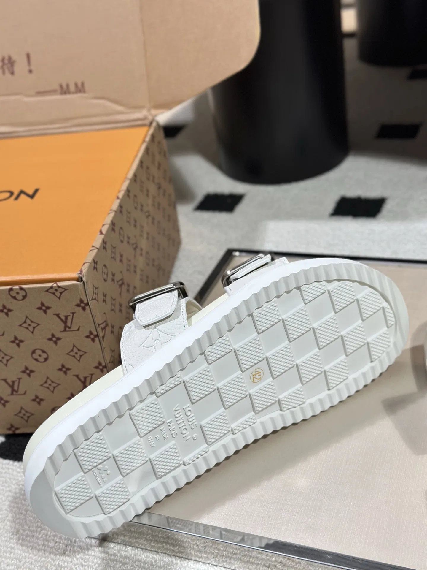 LV 27FW AKUCGHD 067 샌들 43