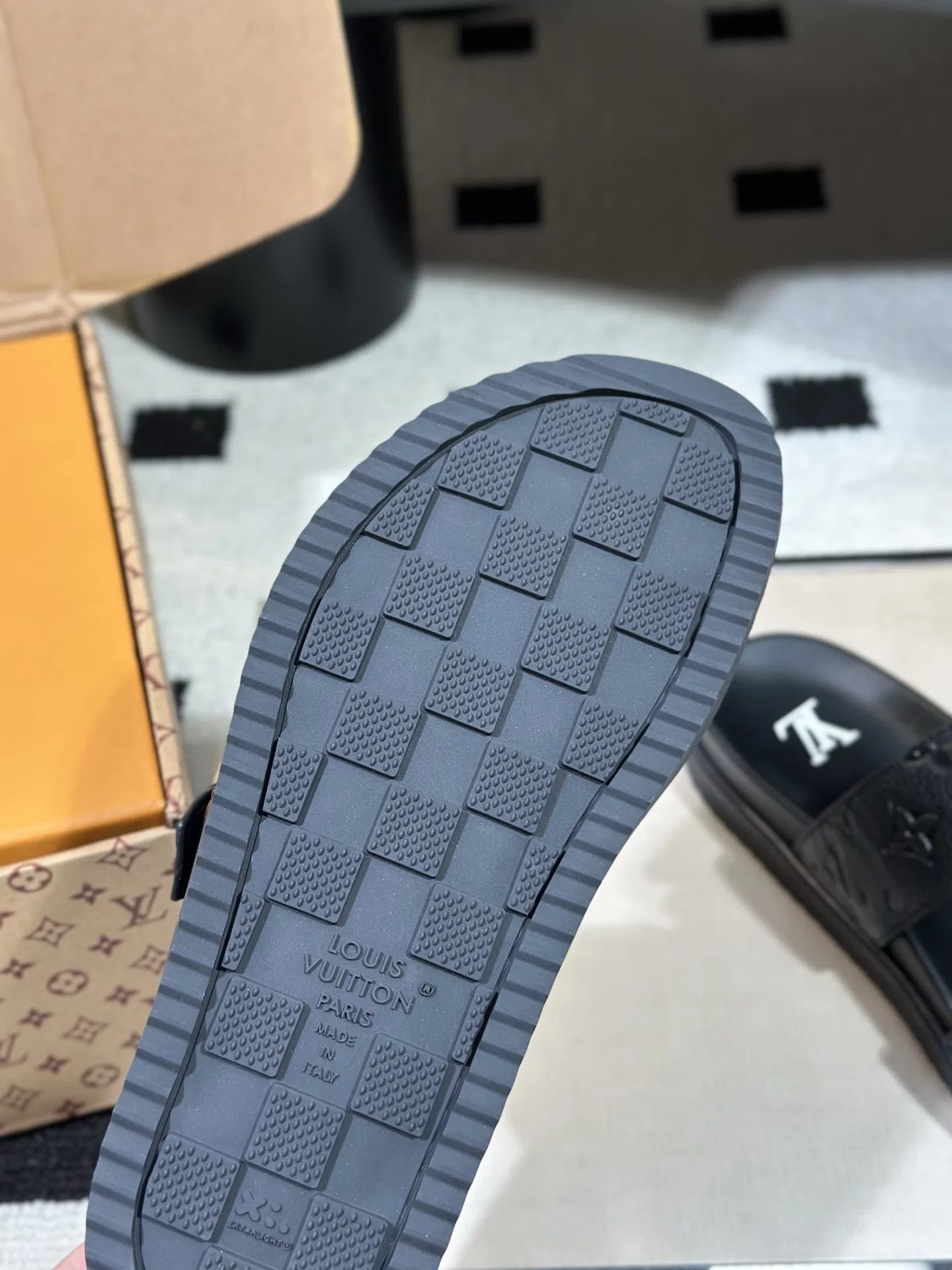 LV 27FW AKUCGHD 067 샌들 50