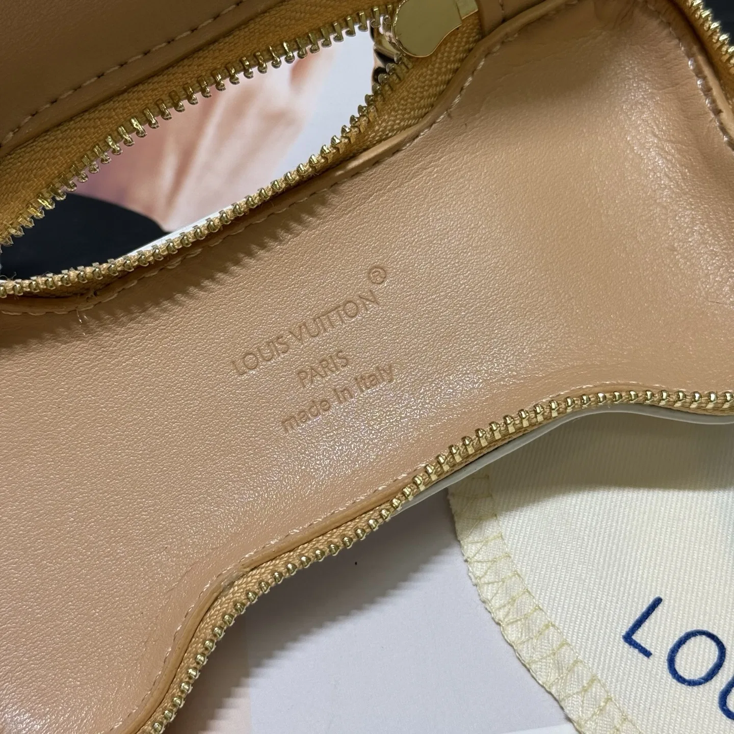 LV 27FW AKUCGHD 069 파우치 7