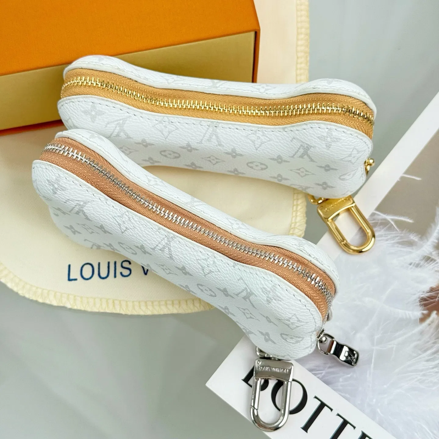 LV 27FW AKUCGHD 069 파우치 15