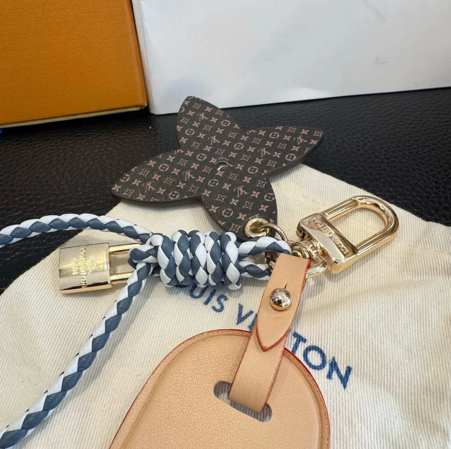 LV 27FW AKUCGHD 077 키링 9
