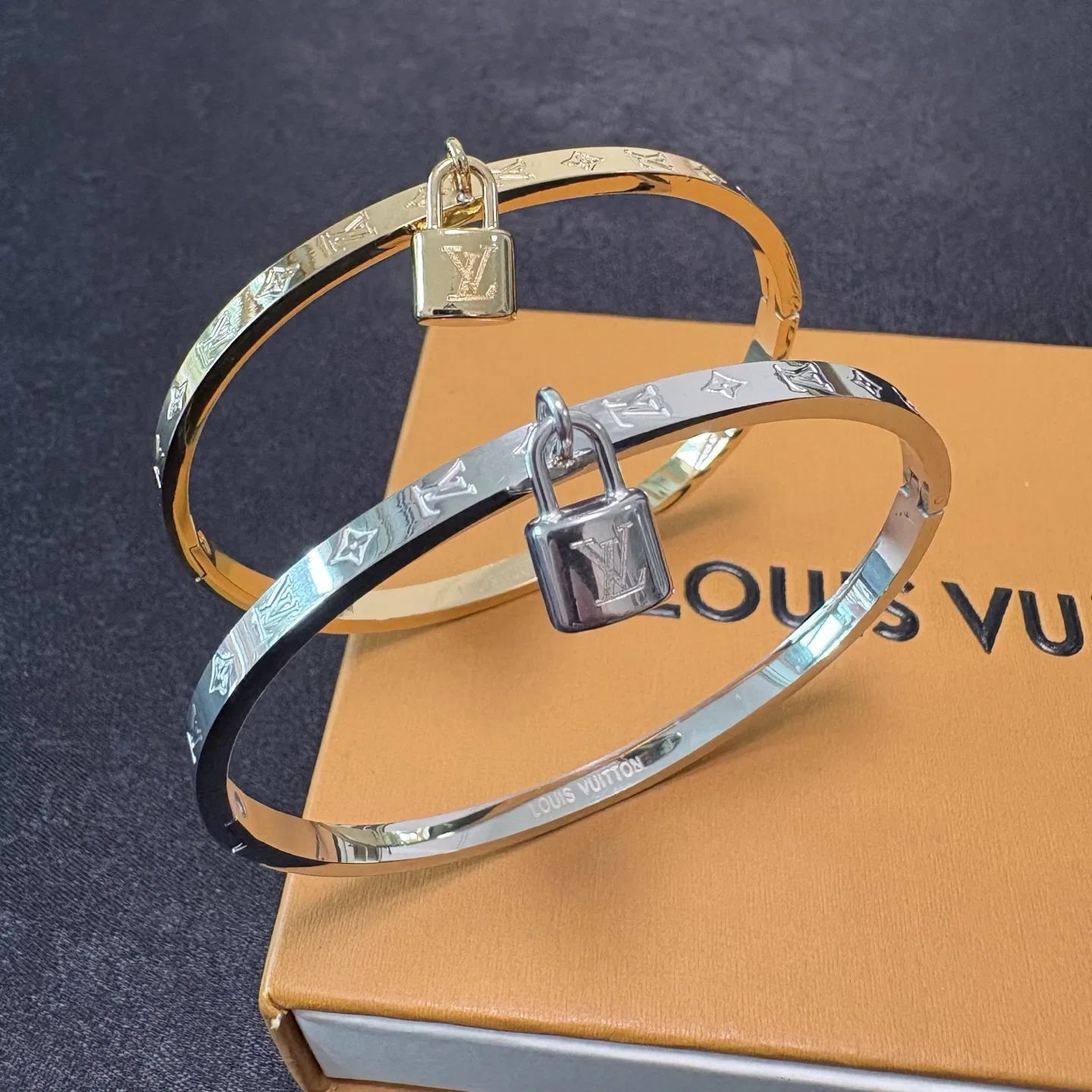 LV 27FW AKUCGHD 091 팔찌 7