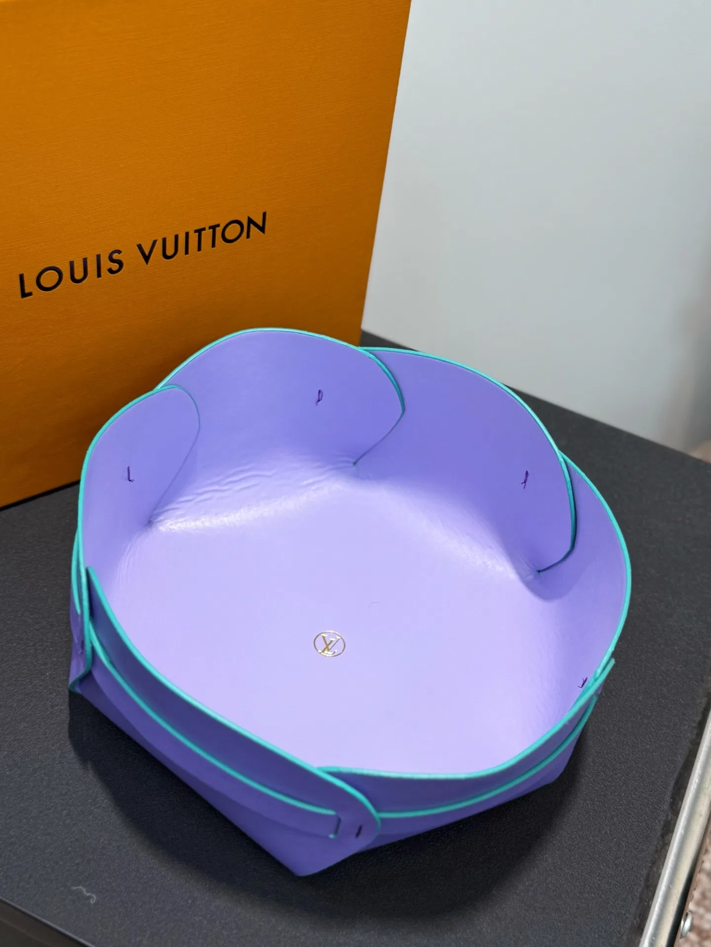 LV 27FW AKUCGHD 092 트레이 28