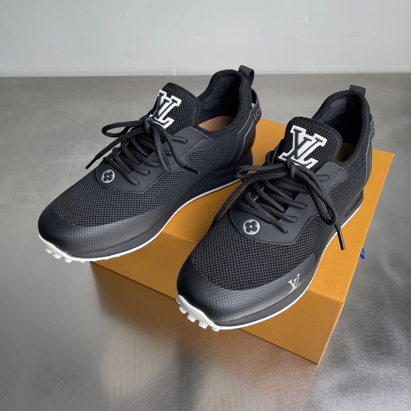 LV 27FW BMLOIMQ 001 스니커즈 15