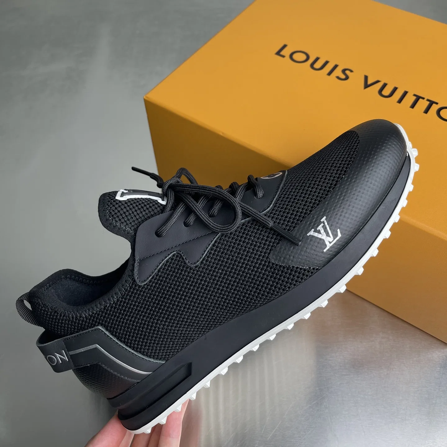 LV 27FW BMLOIMQ 001 스니커즈 17