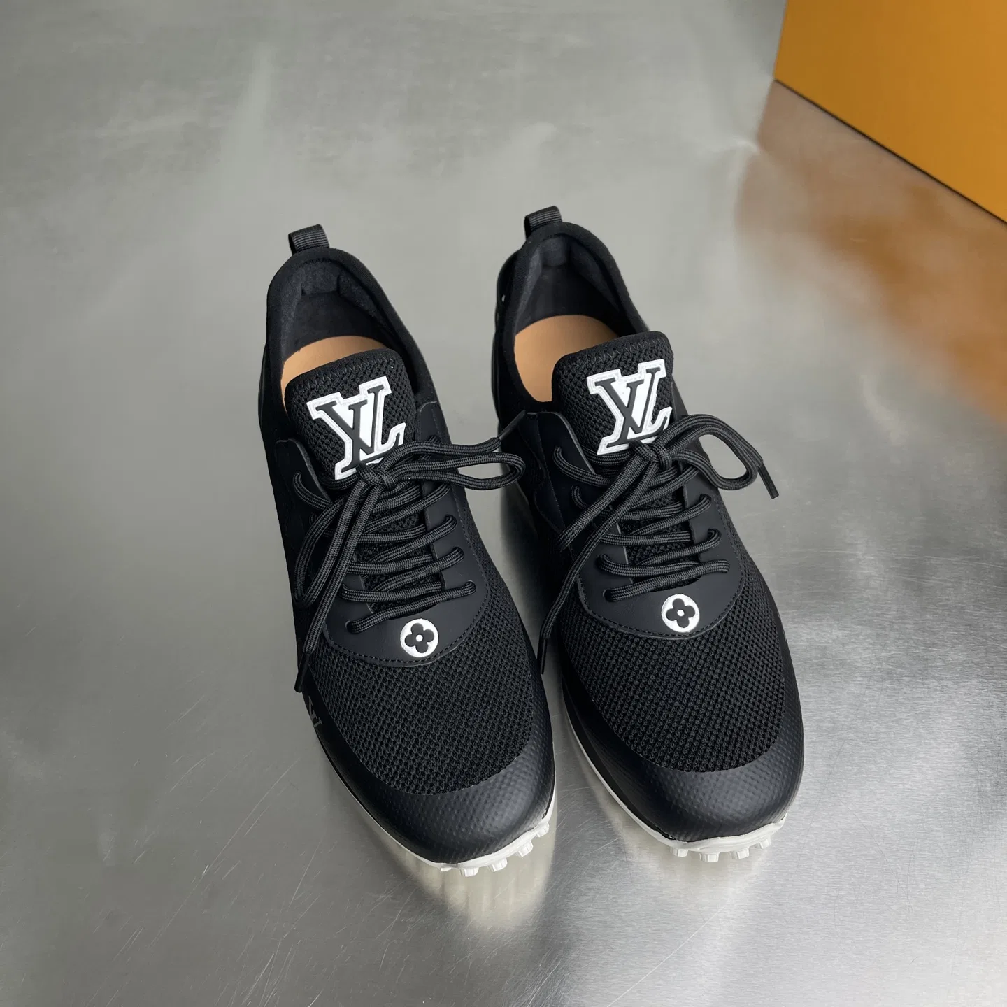 LV 27FW BMLOIMQ 001 스니커즈 19