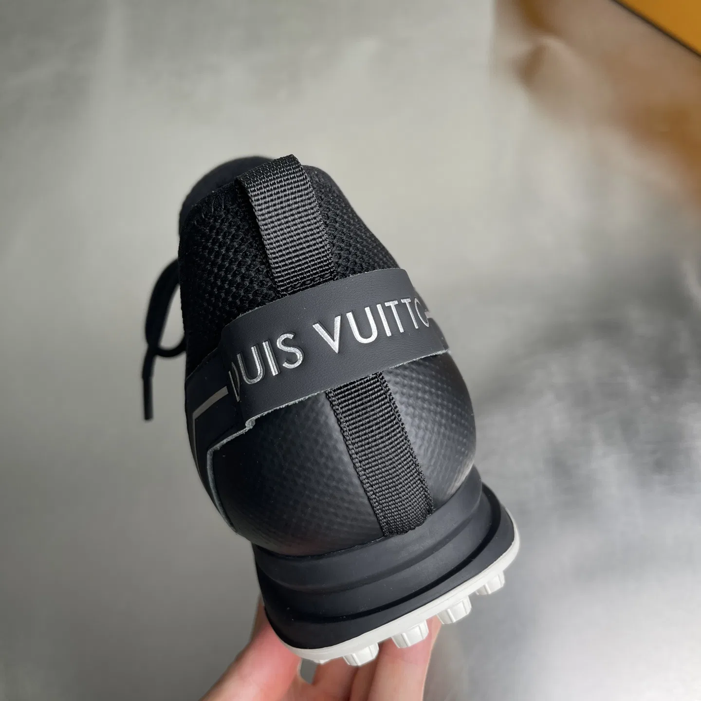 LV 27FW BMLOIMQ 001 스니커즈 20