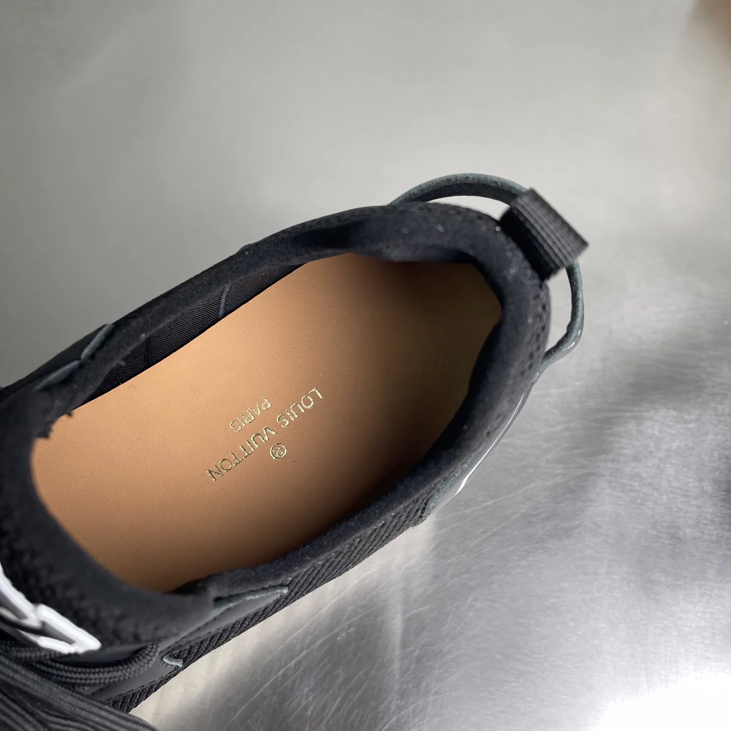 LV 27FW BMLOIMQ 001 스니커즈 21