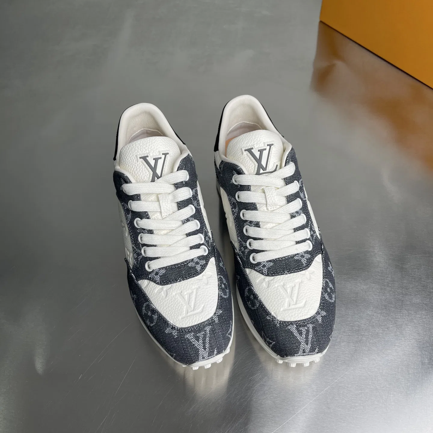 LV 27FW BMLOIMQ 005 스니커즈 21