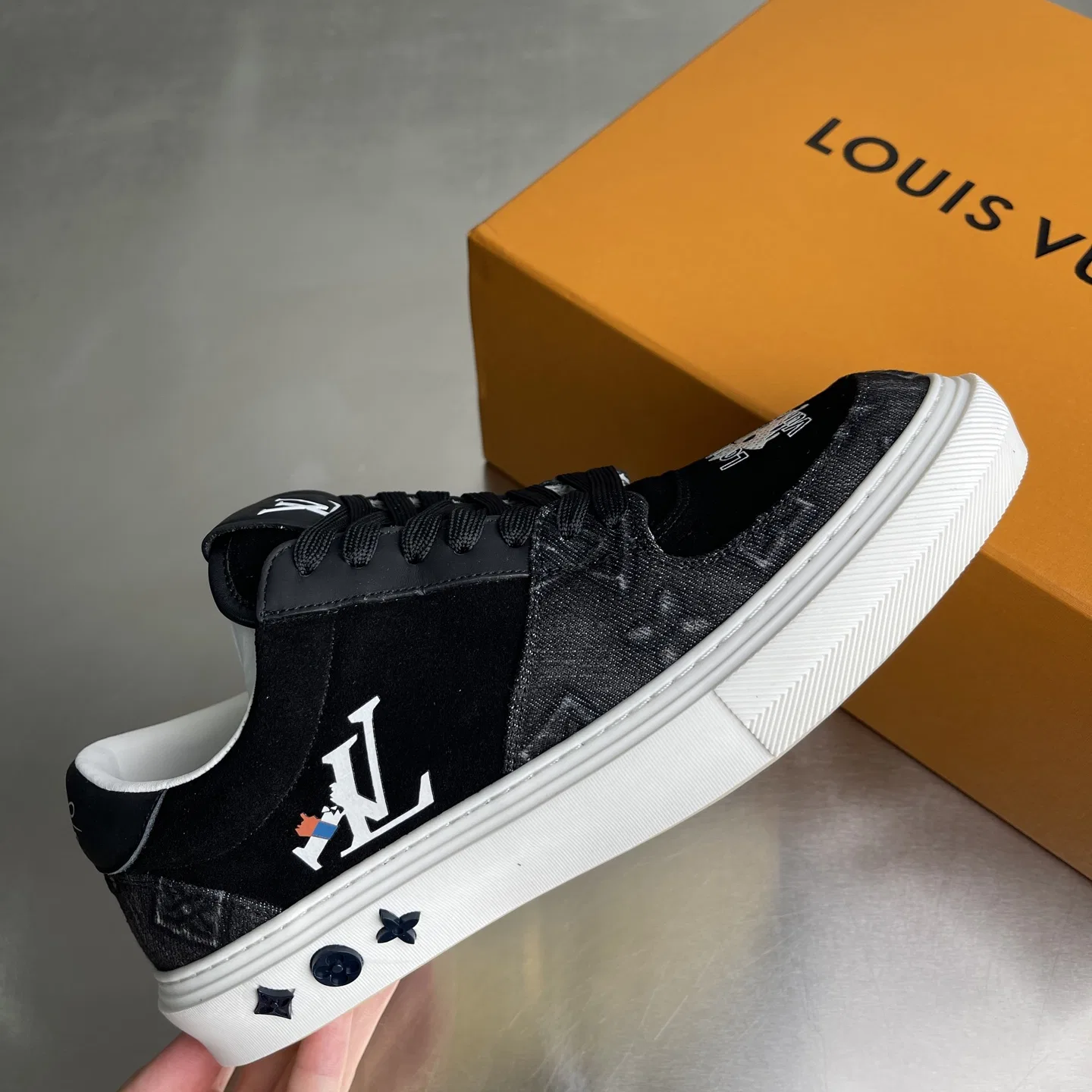 LV 27FW BMLOIMQ 006 스니커즈 35