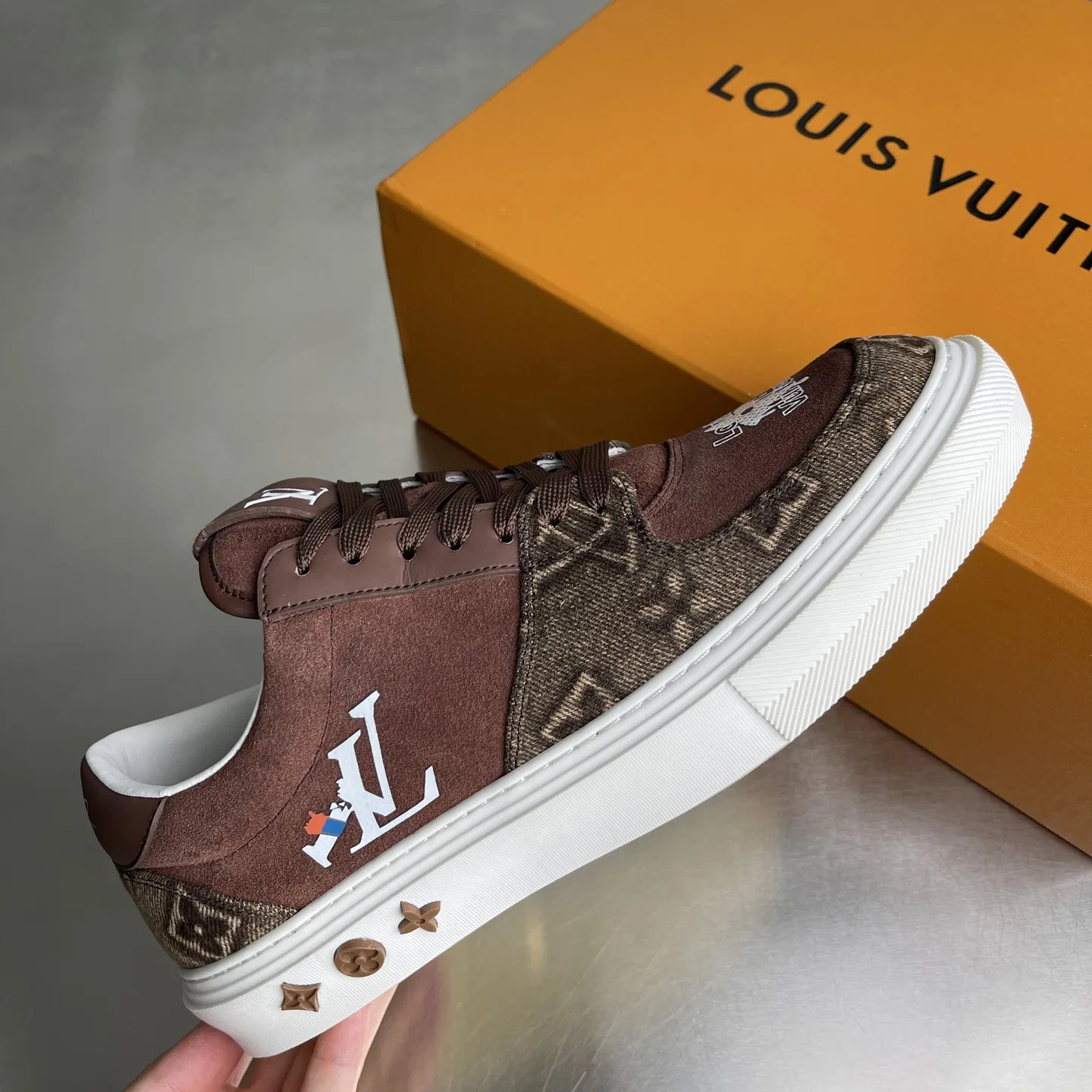 LV 27FW BMLOIMQ 006 스니커즈 43