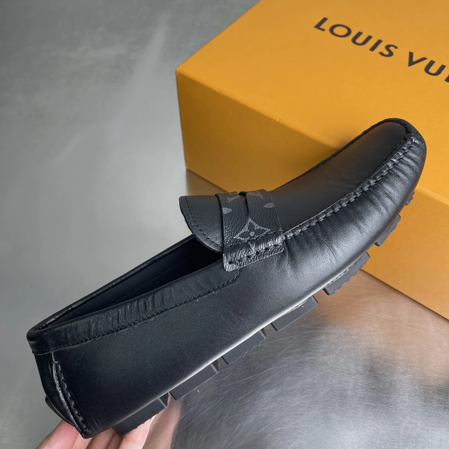 LV 27FW BMLOIMQ 011 로퍼 11