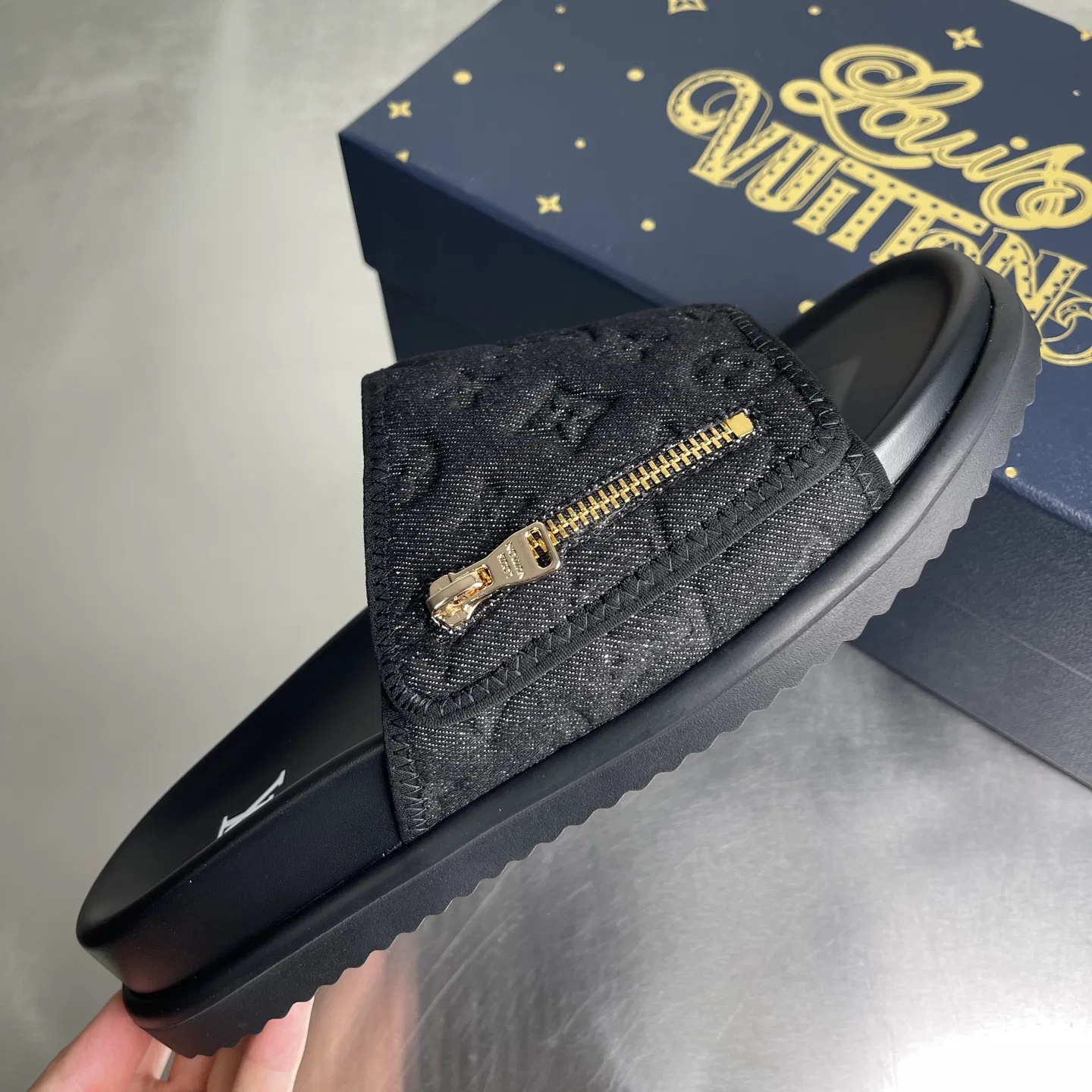 LV 27FW BMLOIMQ 012 슬리퍼 11