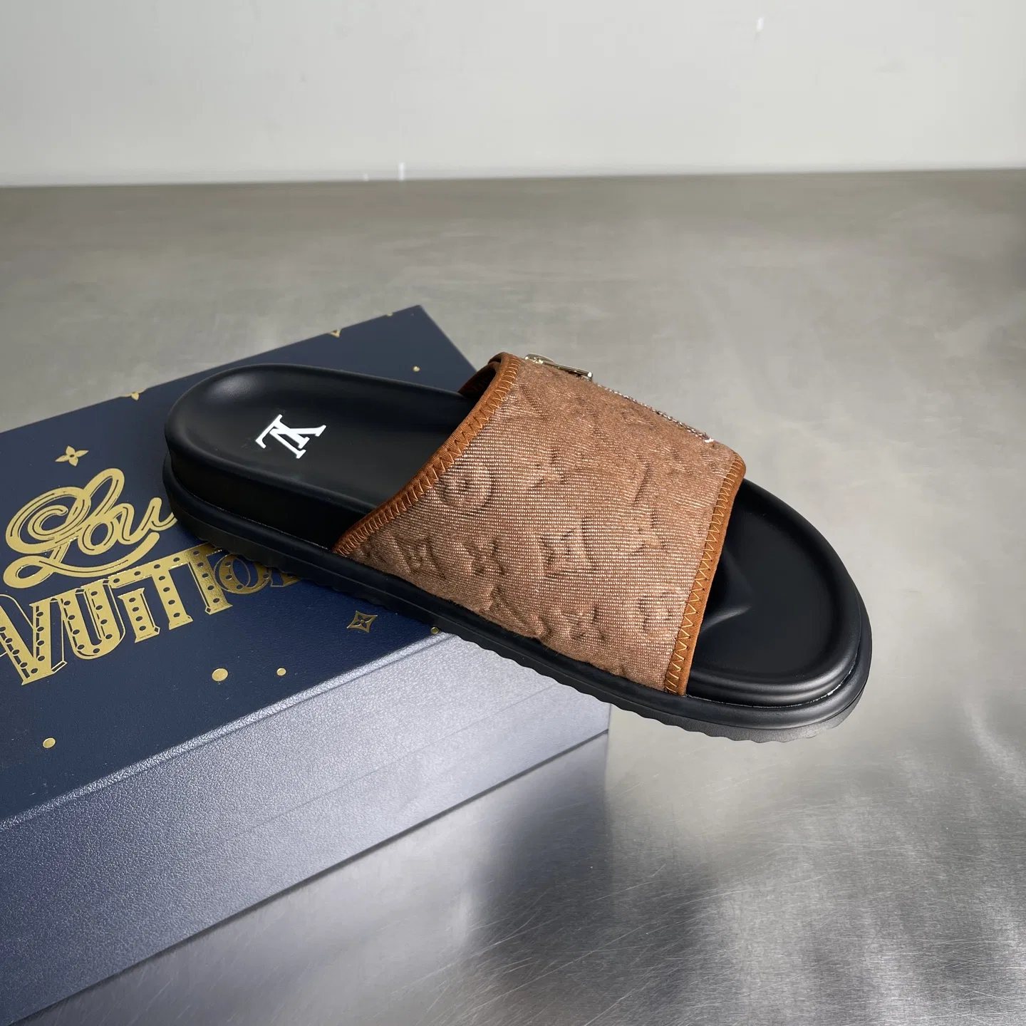 LV 27FW BMLOIMQ 012 슬리퍼 25