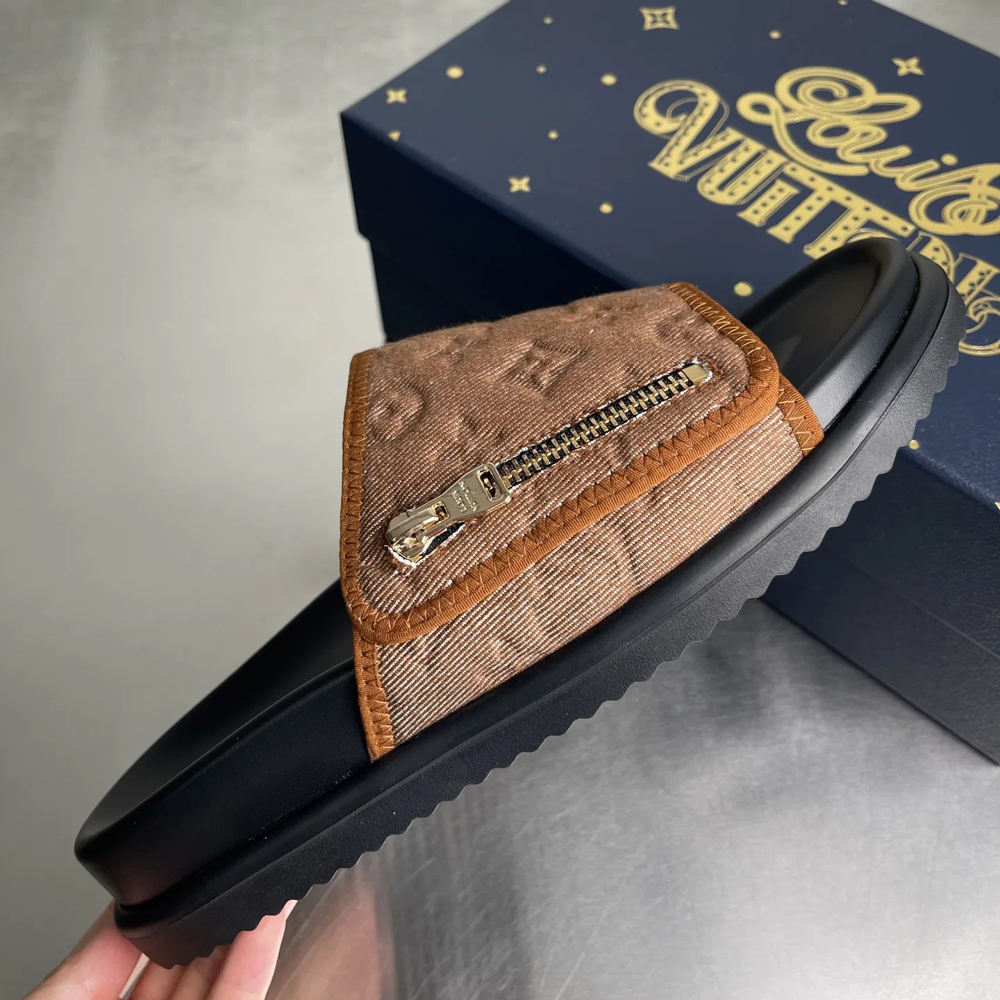 LV 27FW BMLOIMQ 012 슬리퍼 26
