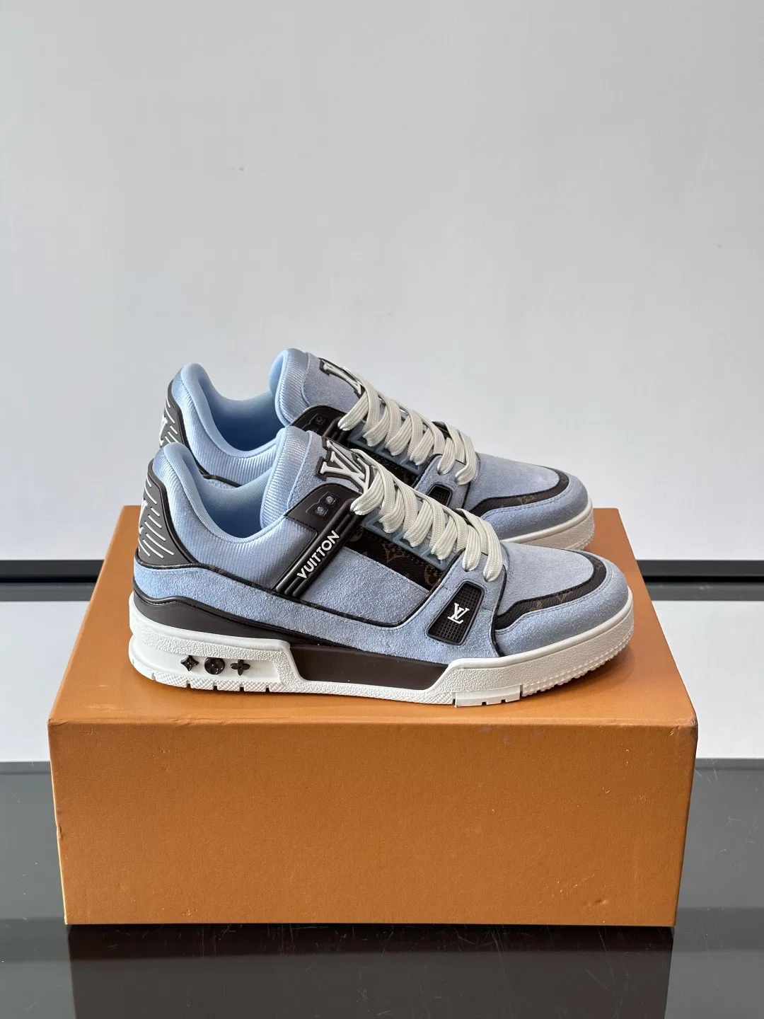 LV 27FW BXZUBKP 002 스니커즈 19