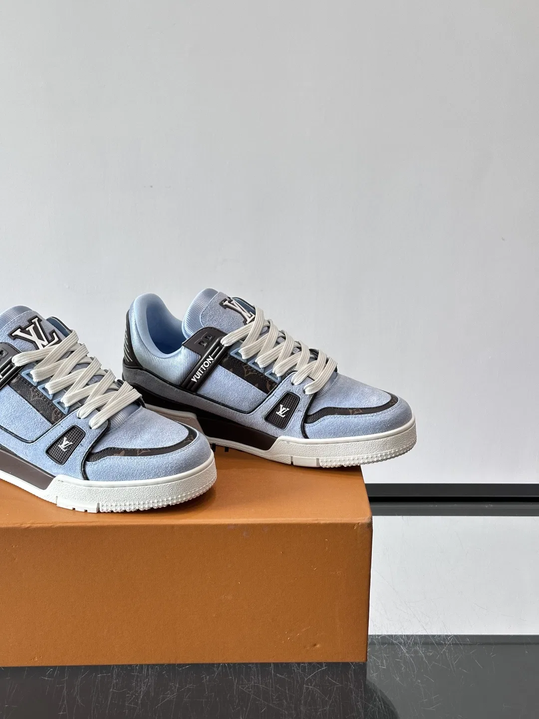 LV 27FW BXZUBKP 002 스니커즈 25