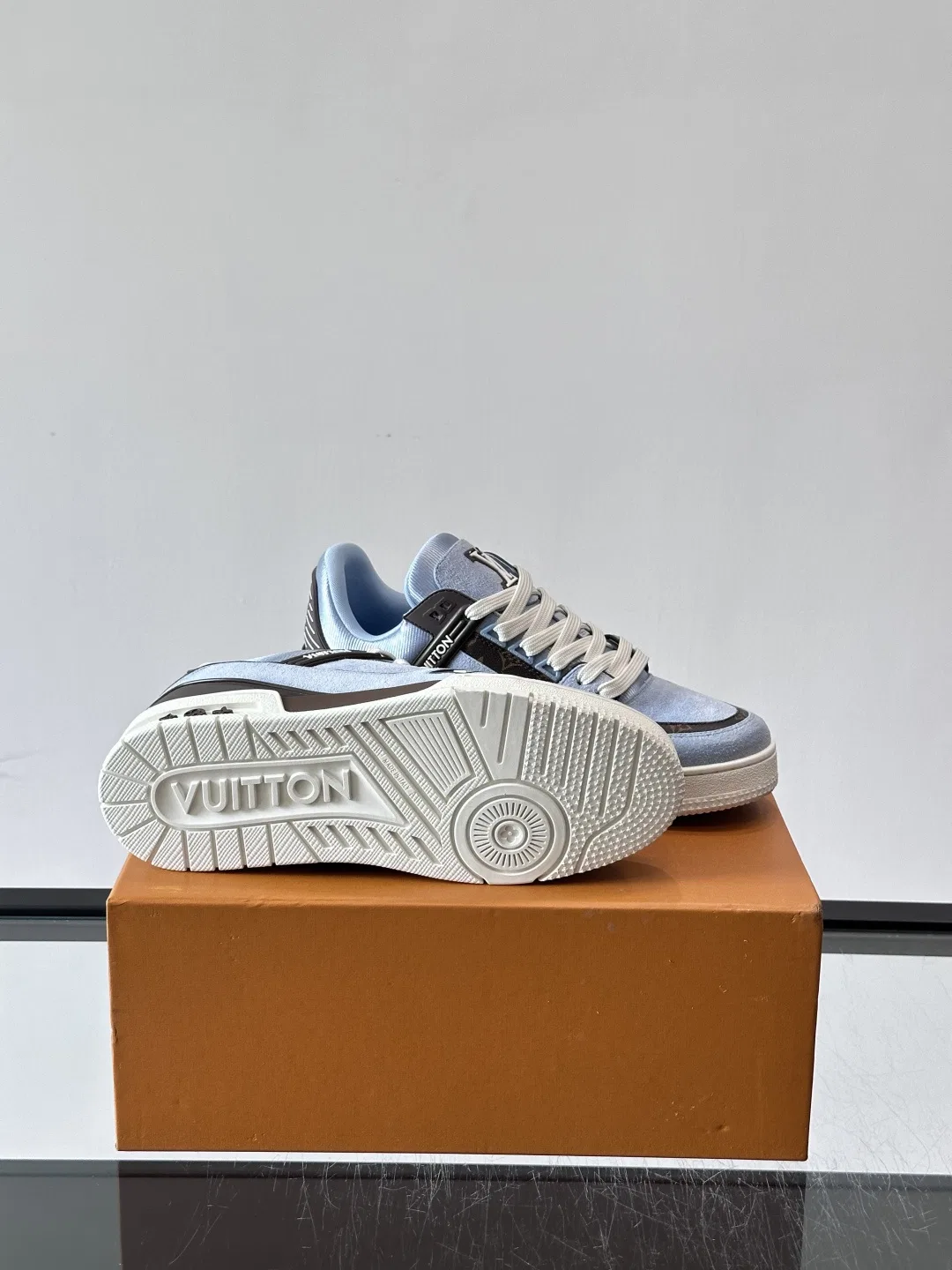 LV 27FW BXZUBKP 002 스니커즈 27