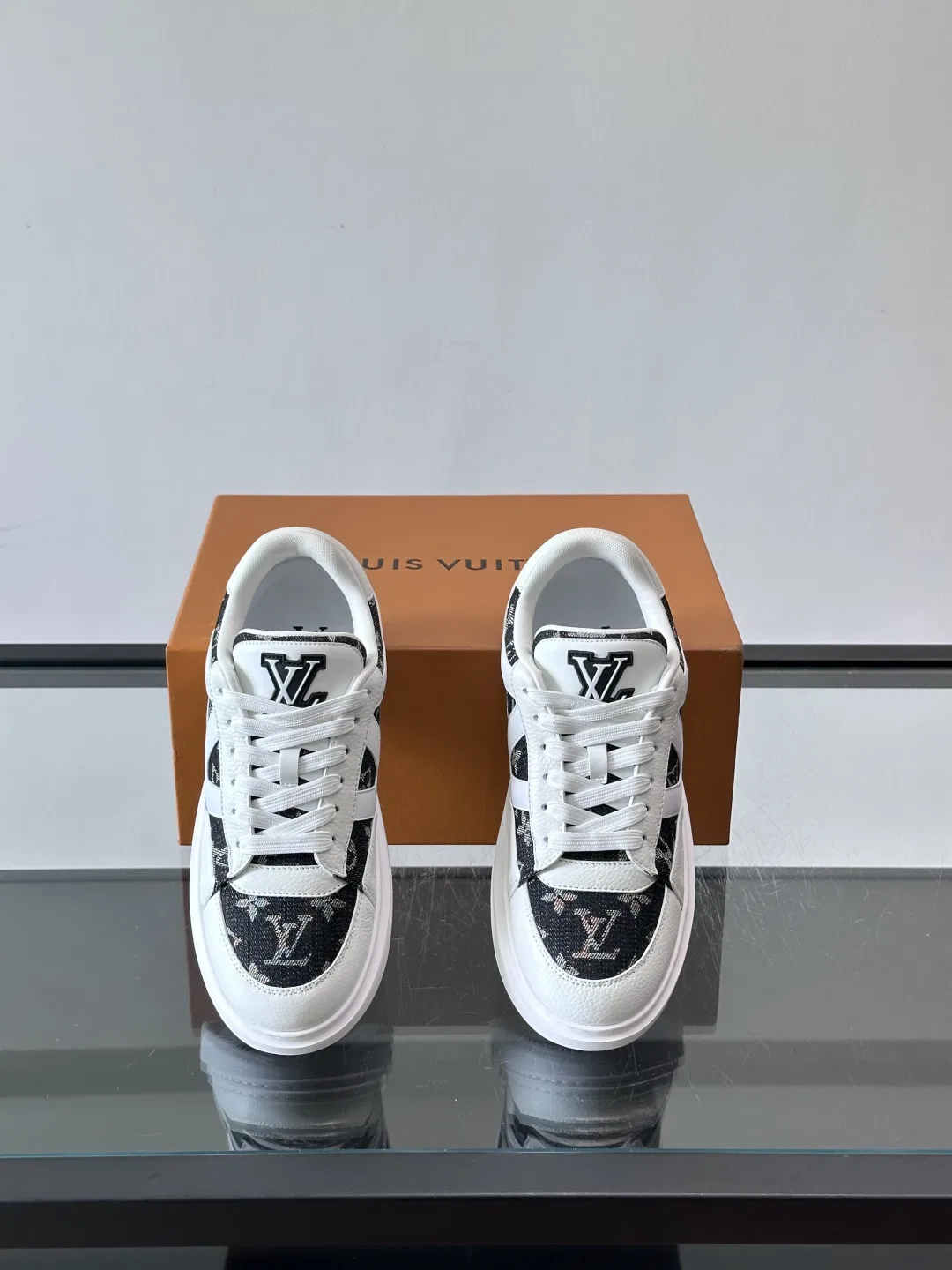 LV 27FW BXZUBKP 002 스니커즈 42