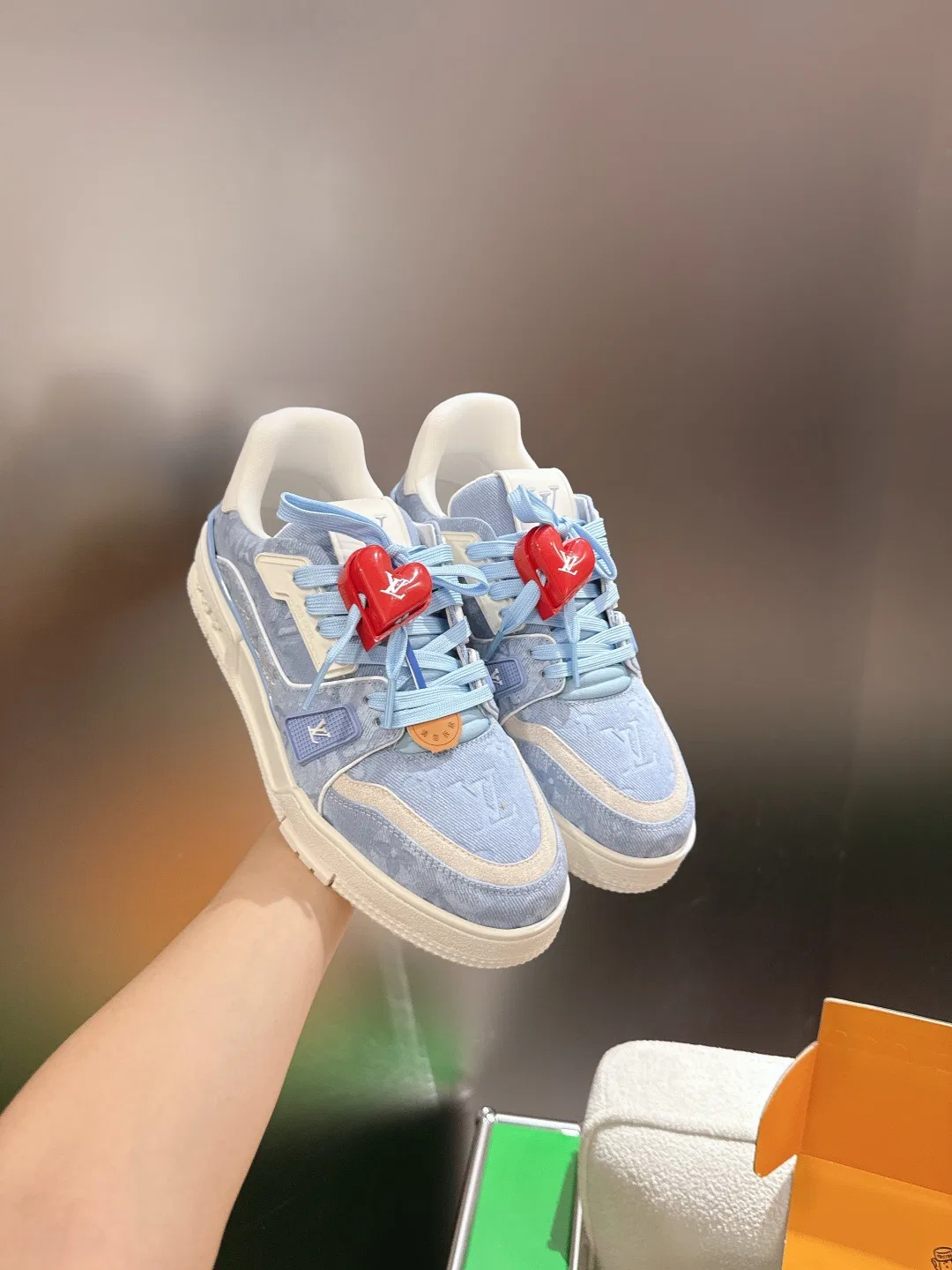 LV 27FW BXZUBKP 009 스니커즈 42