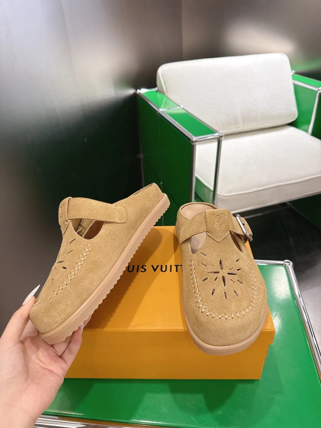 LV 27FW BXZUBKP 010 슬리퍼 12