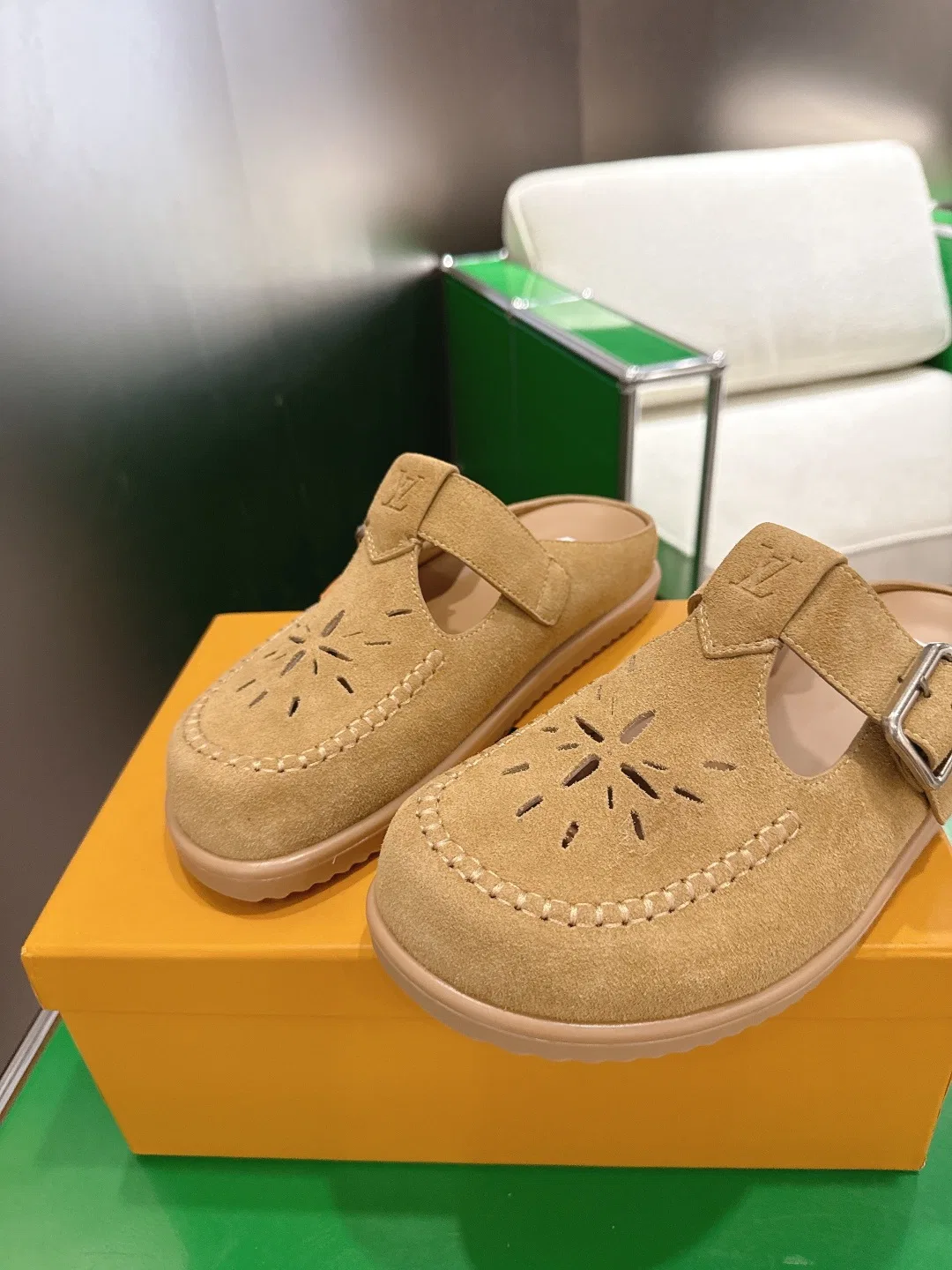 LV 27FW BXZUBKP 010 슬리퍼 15