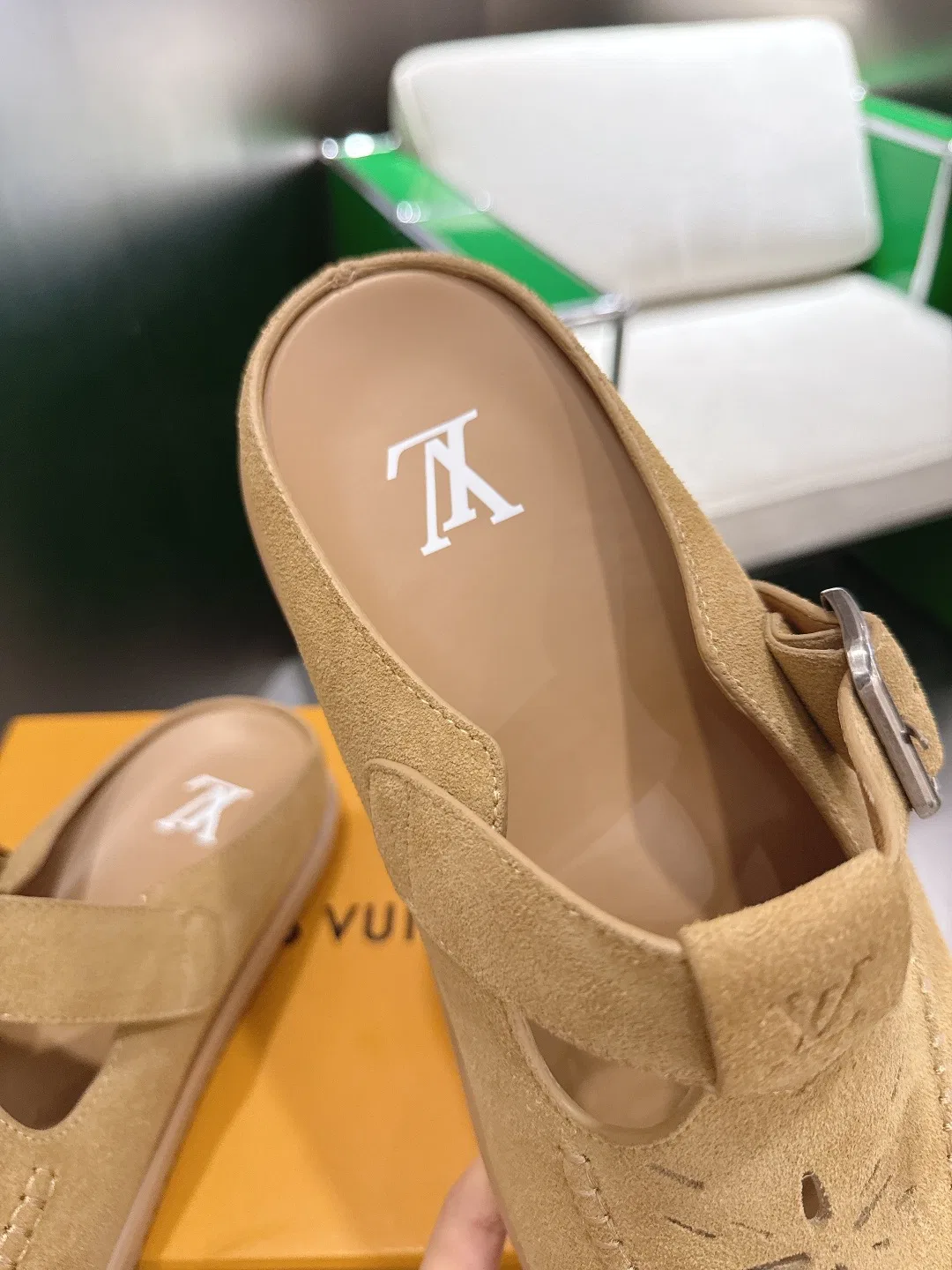 LV 27FW BXZUBKP 010 슬리퍼 16
